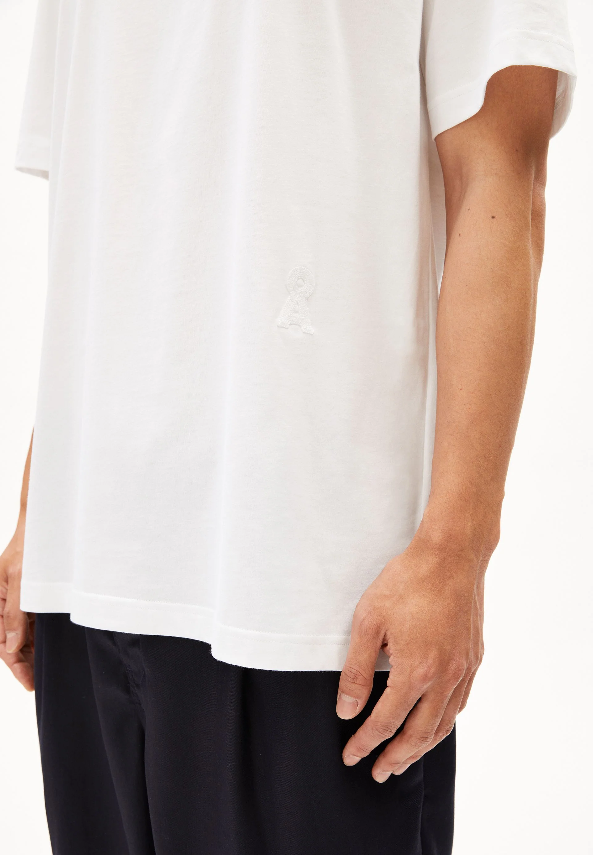 AADRU | white - Image 3