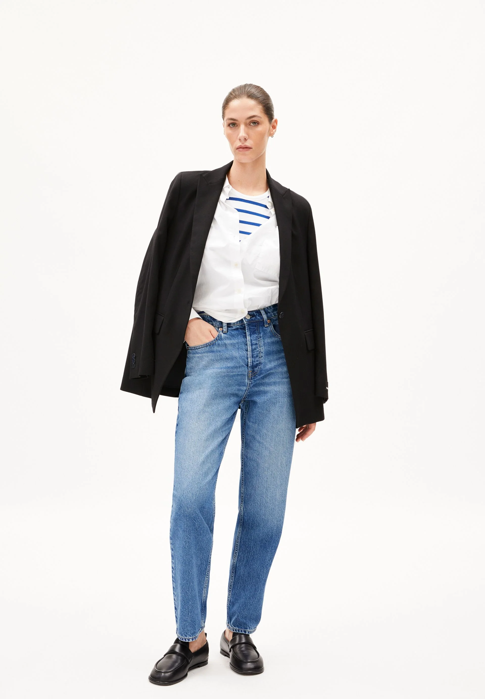 AAIKALA HIGH STRAIGHT JEANS | crunchy - Image 4