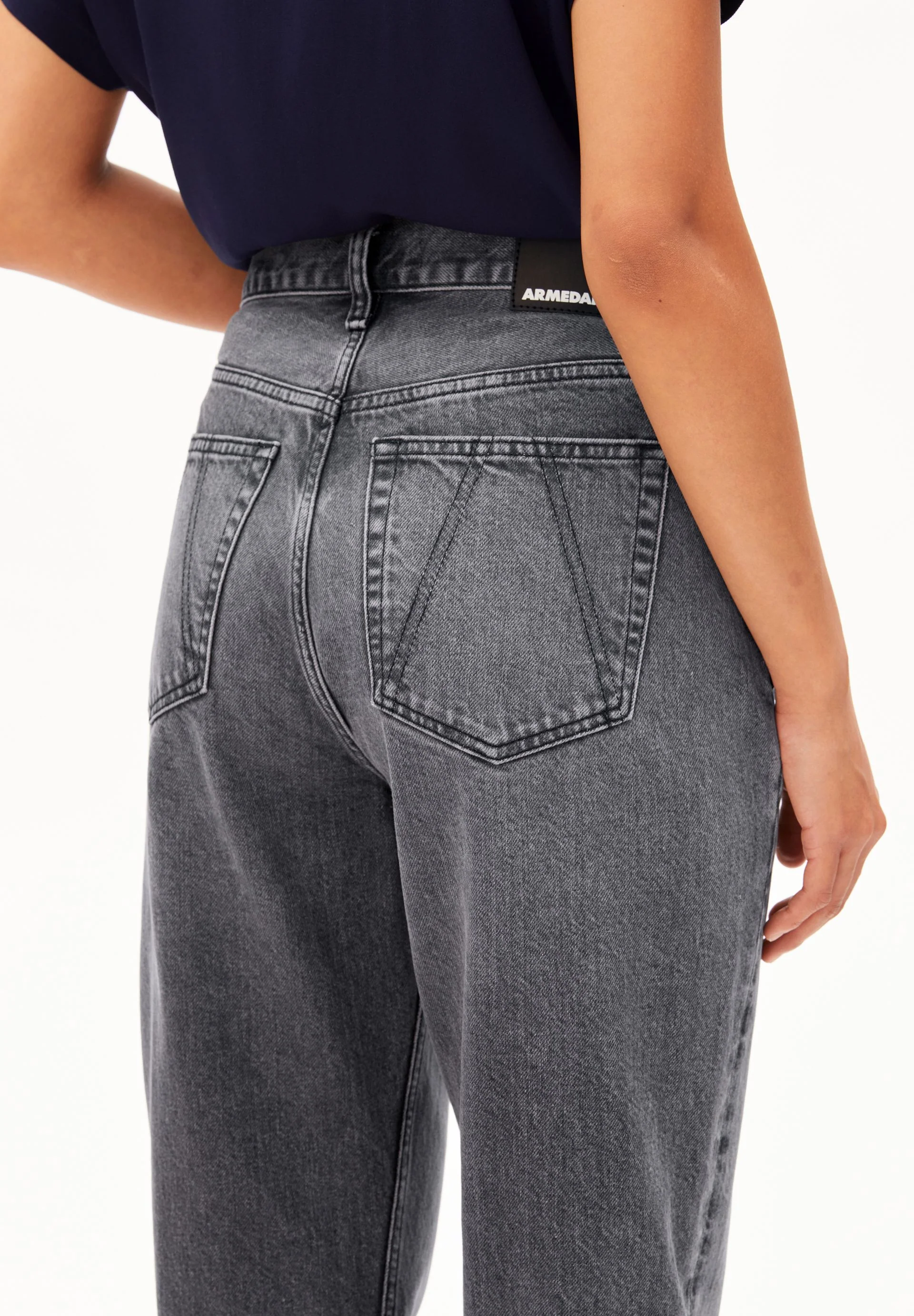AAIKALA HIGH STRAIGHT JEANS | soft ash - Image 3