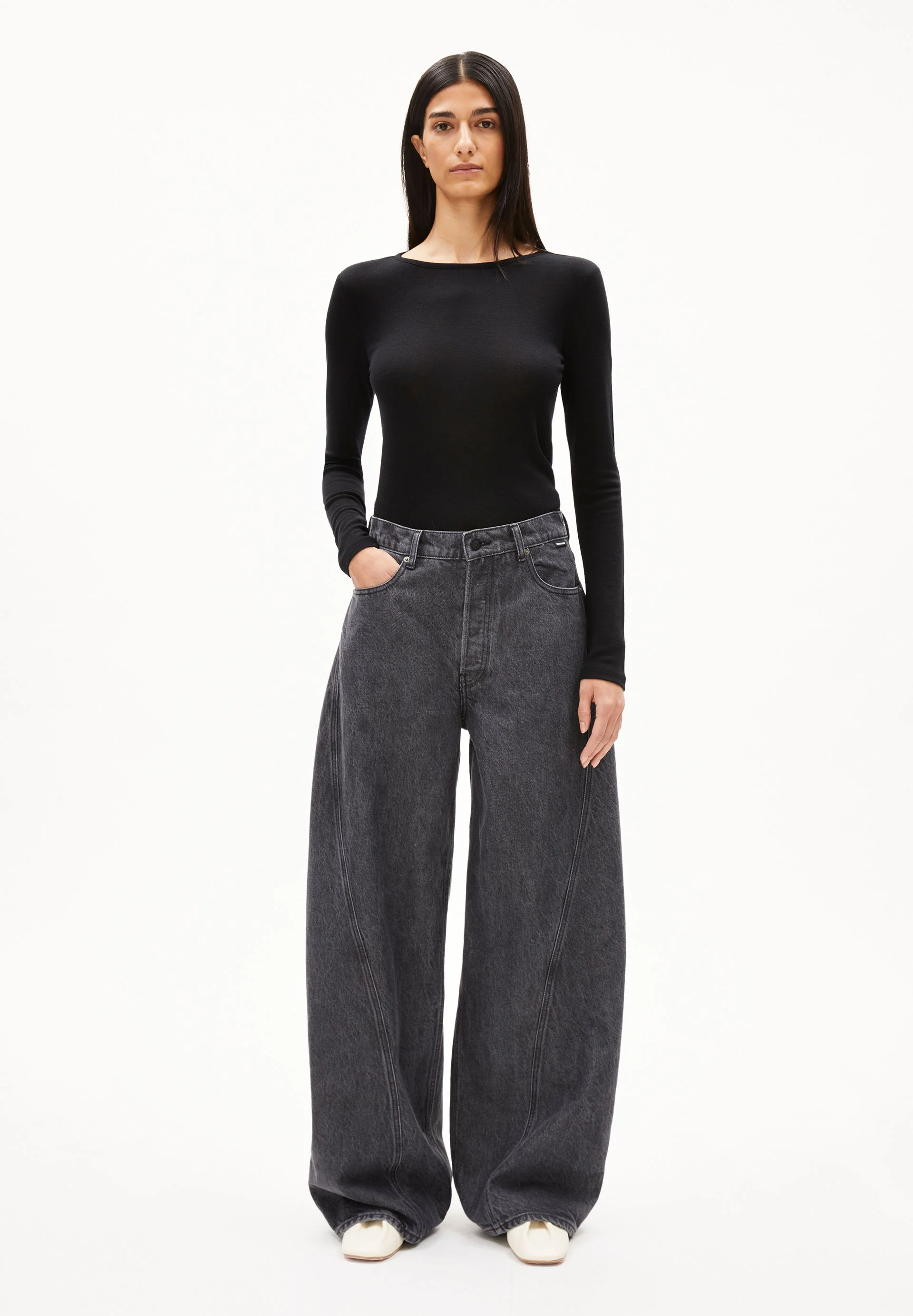 AALTHEA MID WAIST BARREL JEAN | corno - Image 5