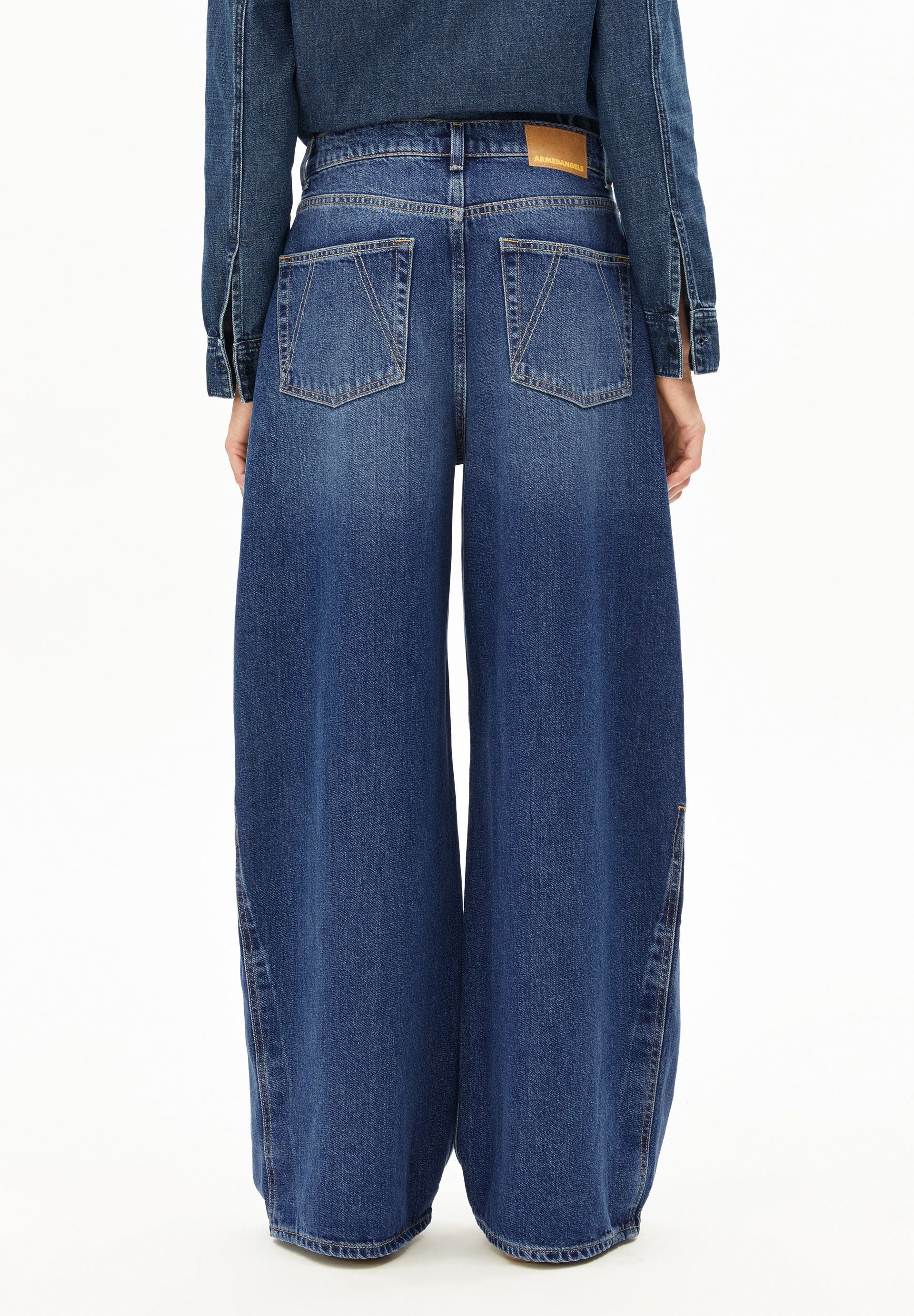 AALTHEA MID WAIST BARREL JEANS | fade - Image 2