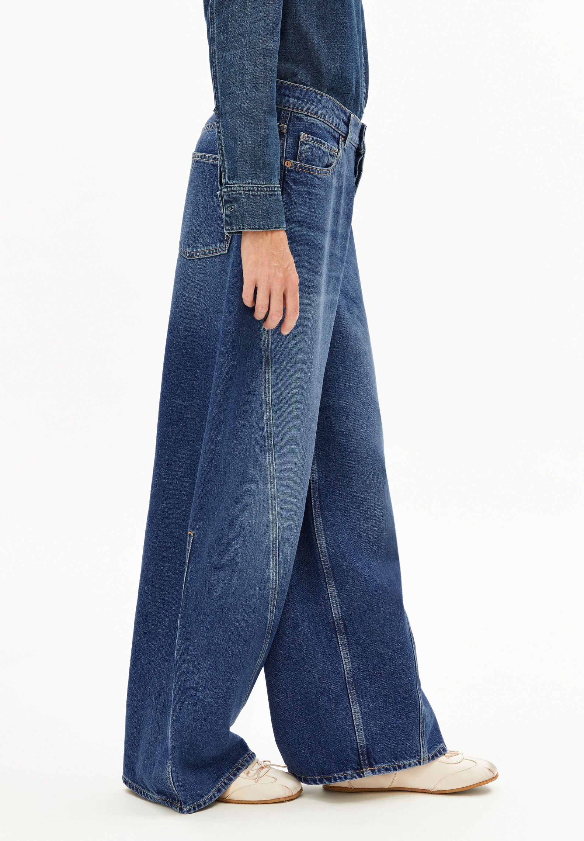 AALTHEA MID WAIST BARREL JEANS | fade - Image 6