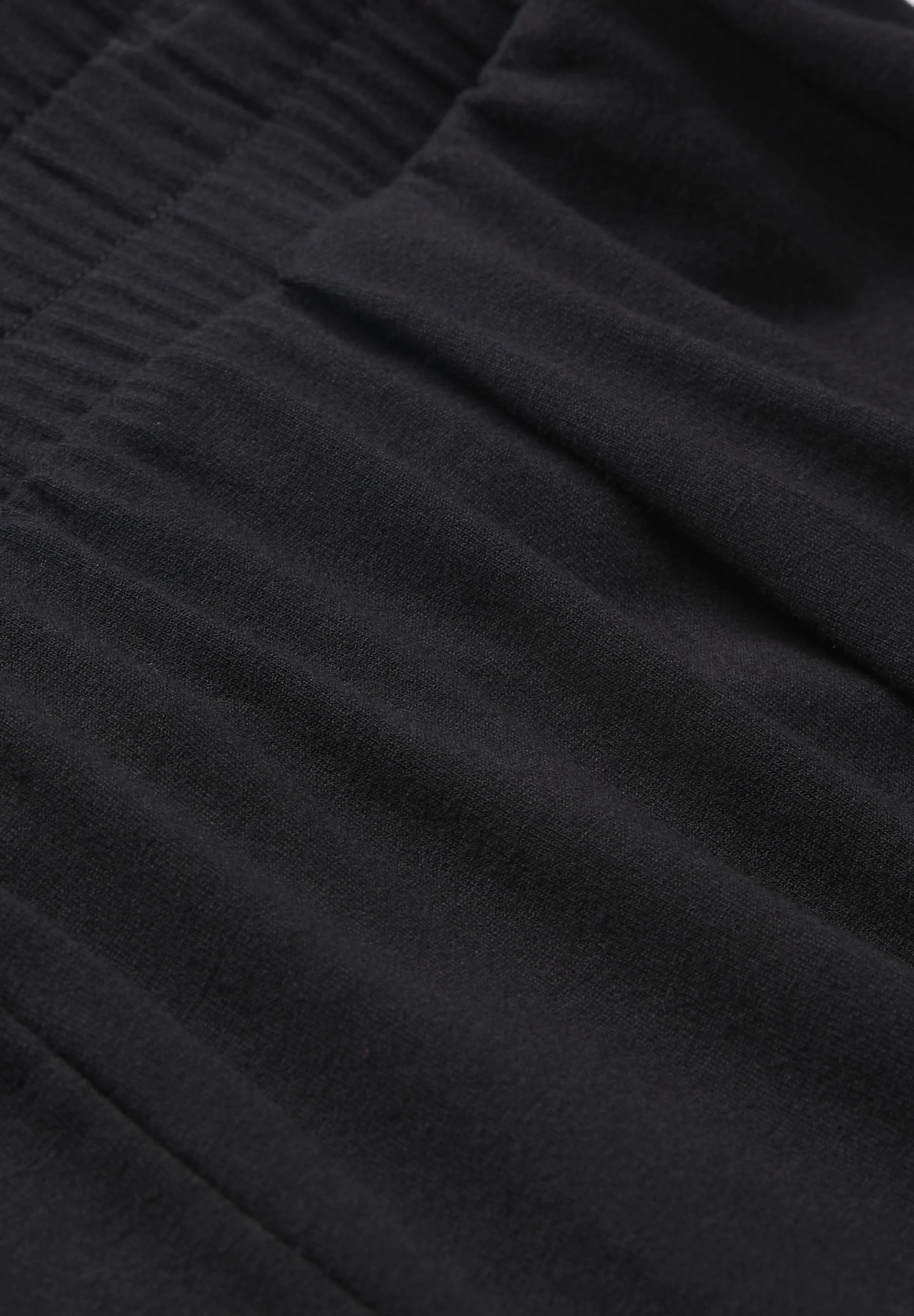 AAREZU | black - Image 6