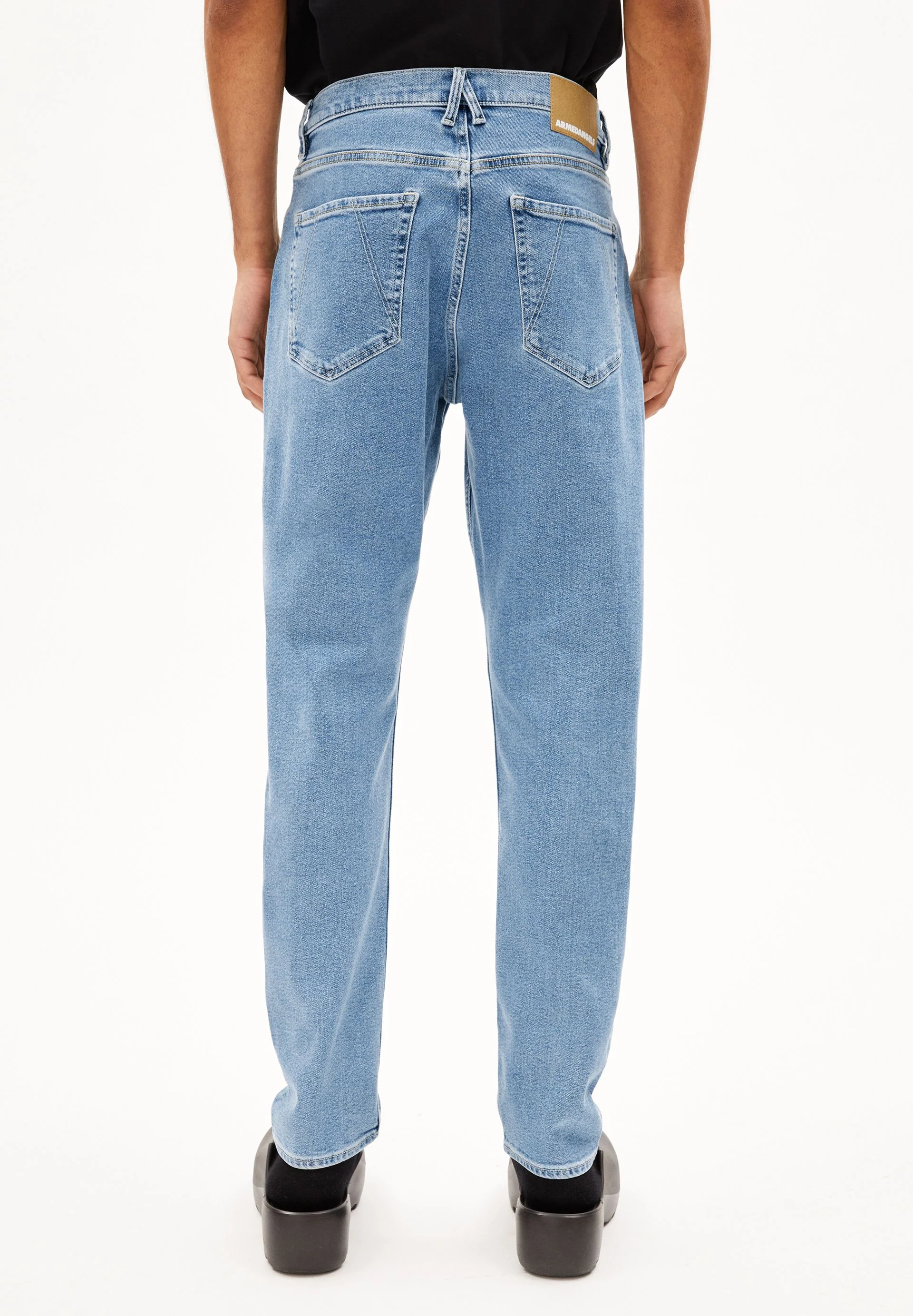 AARJO TARPA TAPERED JEANS | washed light indigo - Image 2