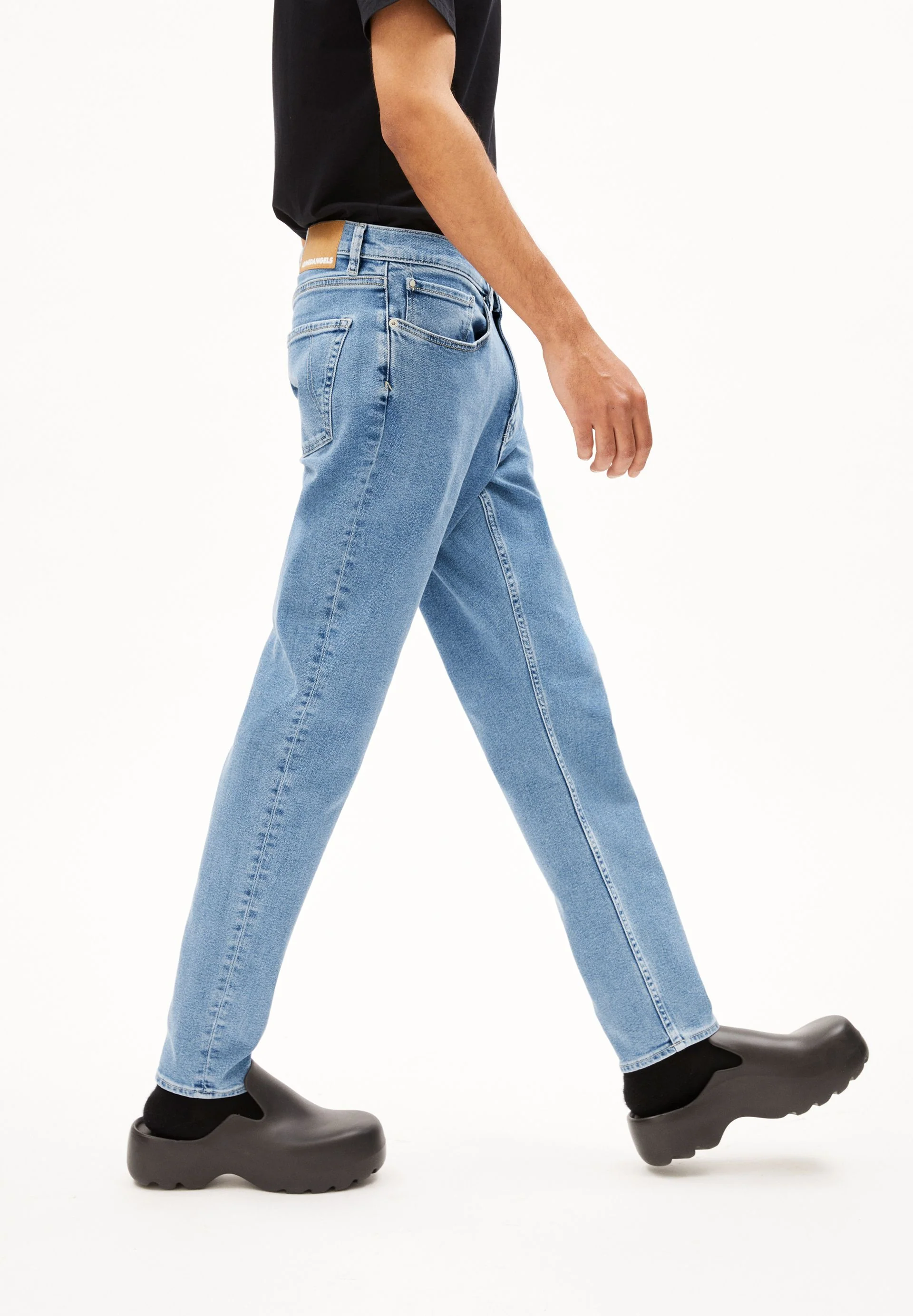 AARJO TARPA TAPERED JEANS | washed light indigo - Image 5