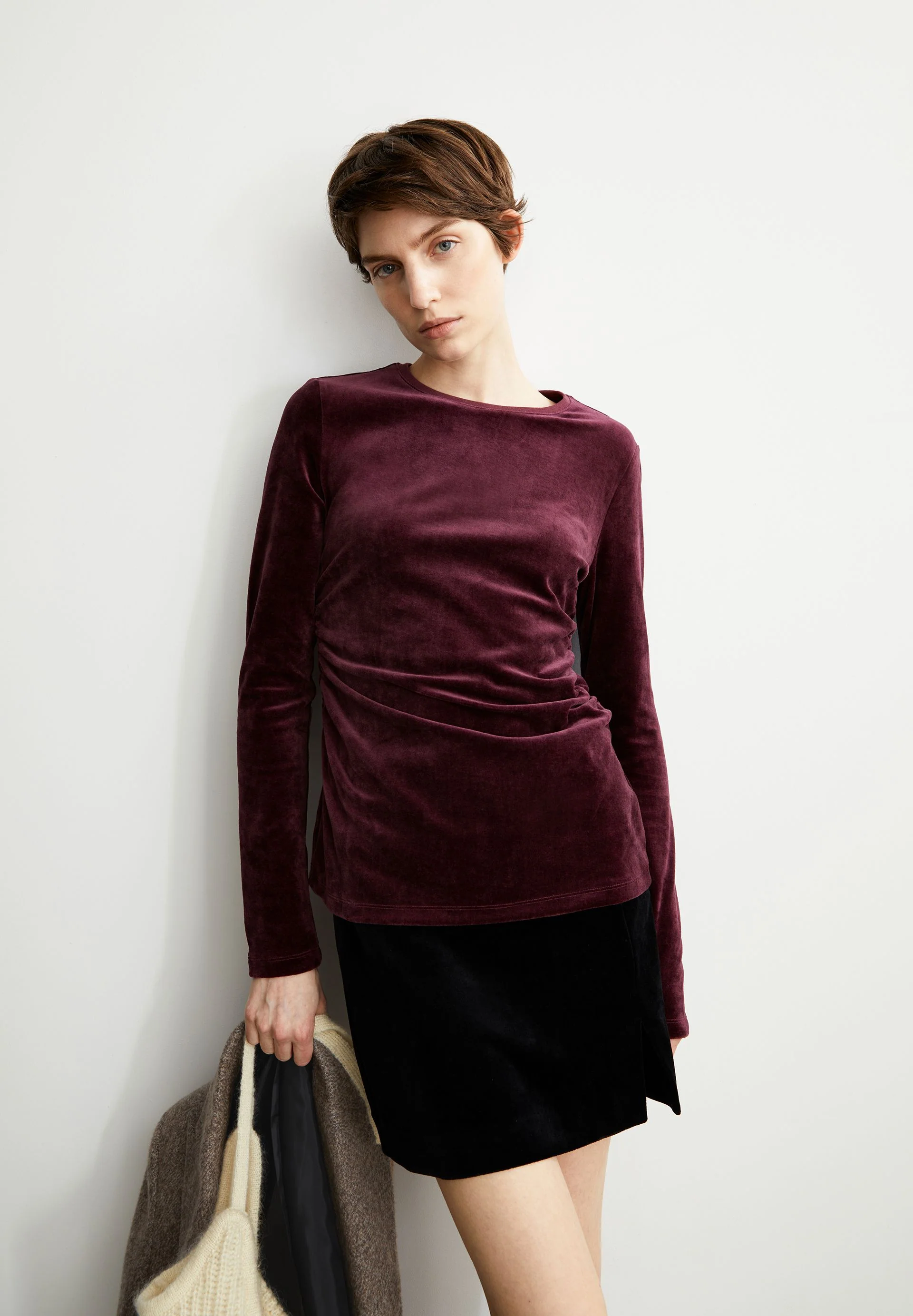 ADAAJA LORA VELVET | dark cranberry - Image 4
