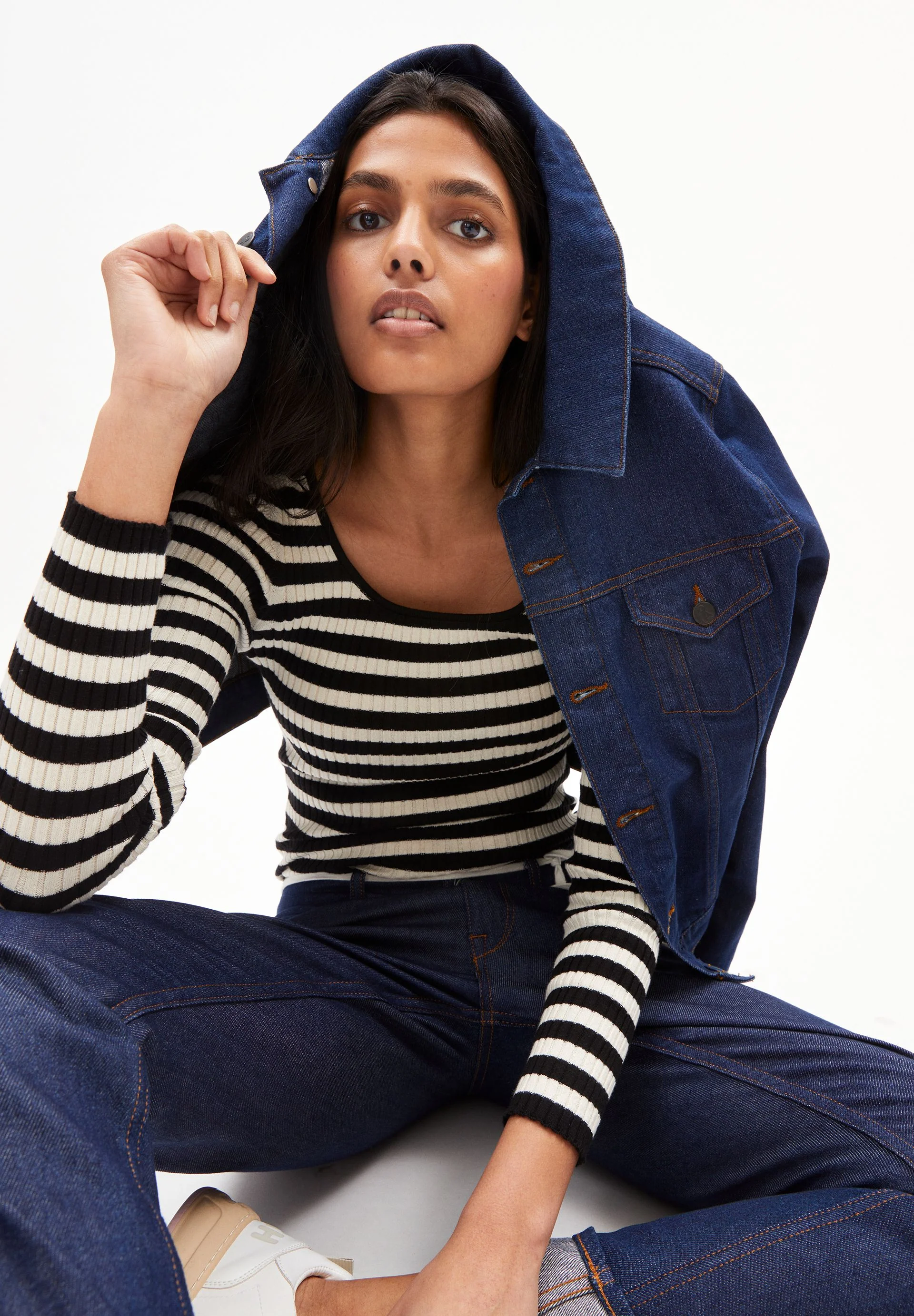 ALAANIA CREWNECK STRIPE | black-oatmilk - Image 4