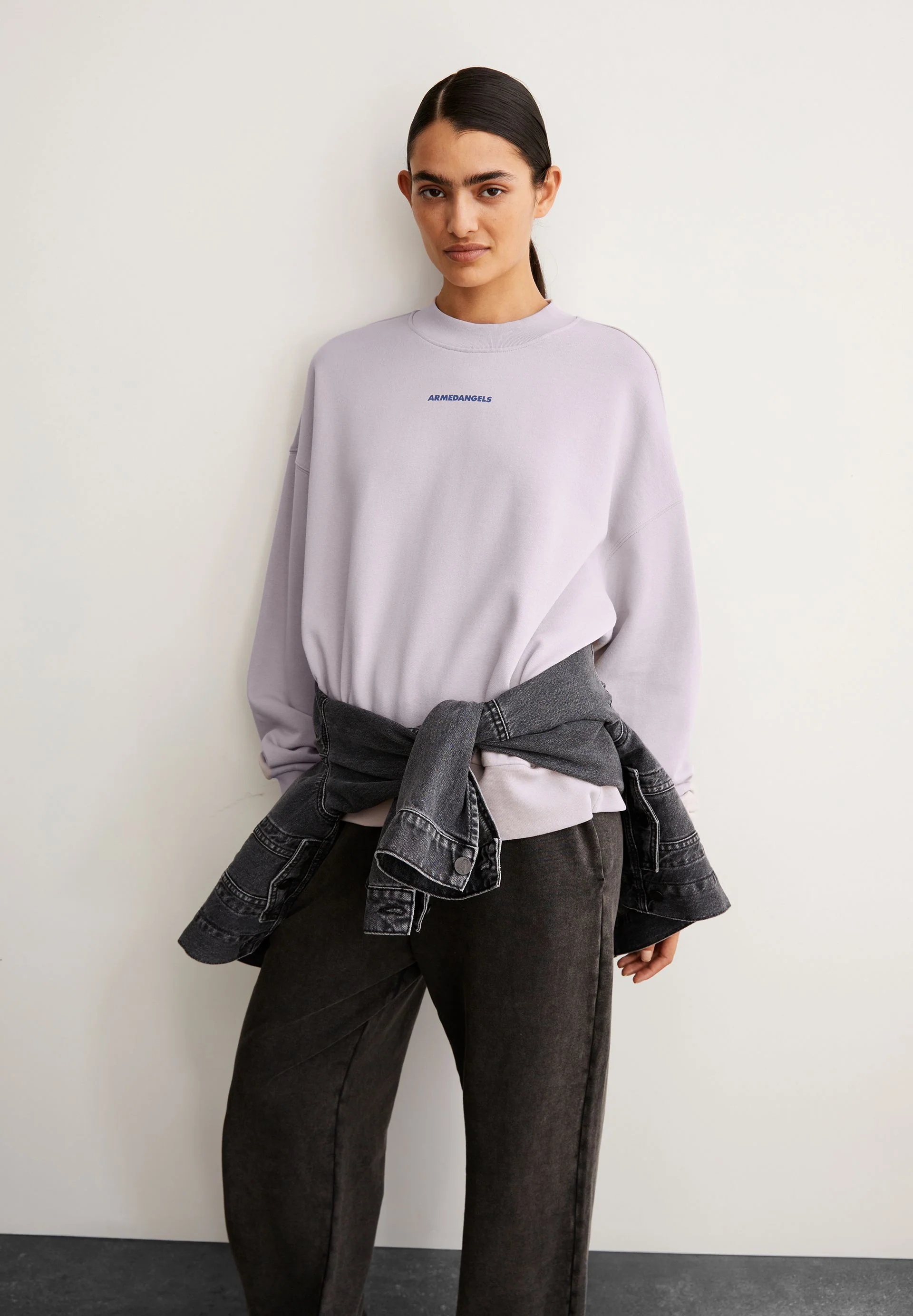 ALIZAA DIFFERENCE SWEATSHIRT | ice grape - Image 4
