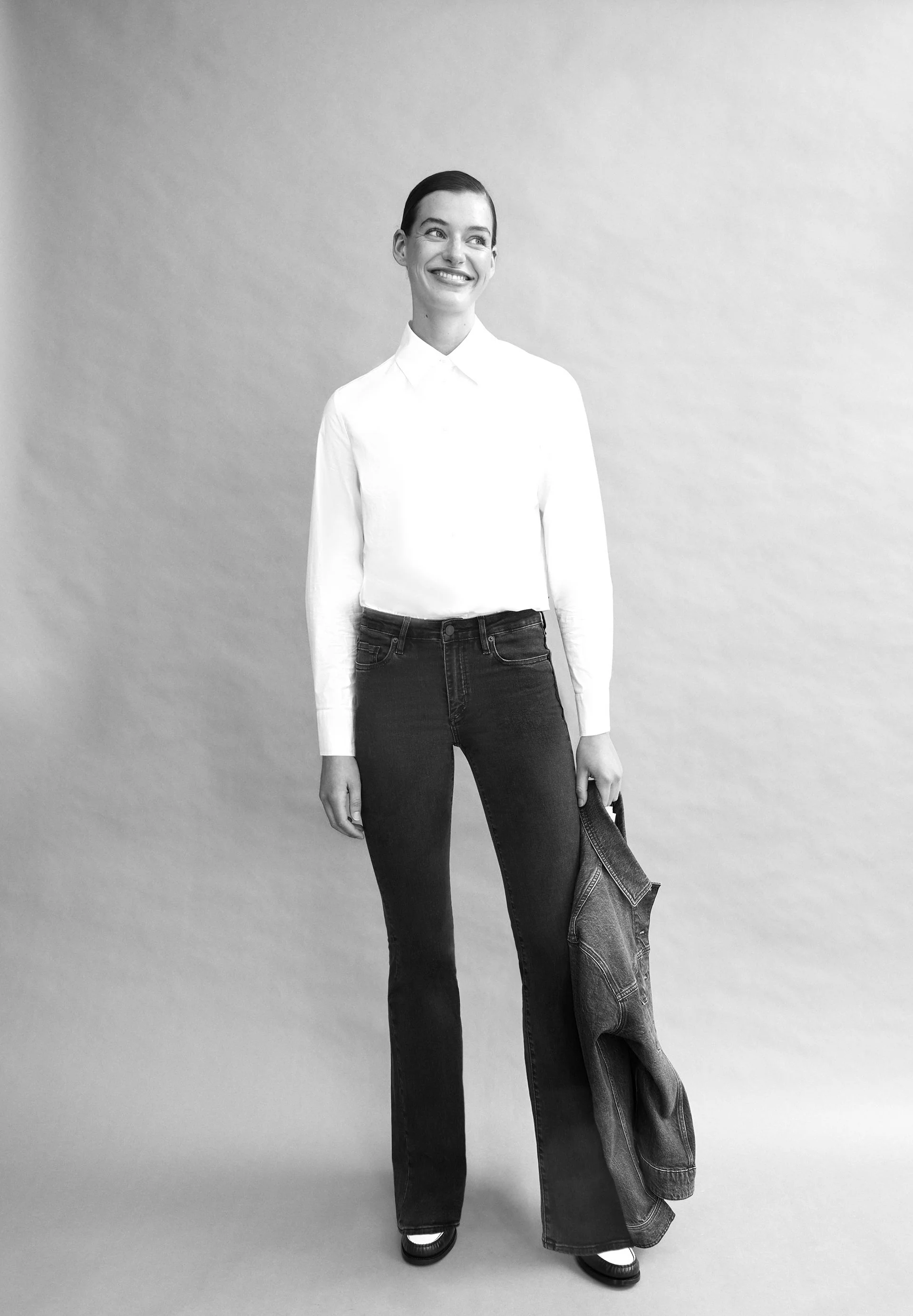 ANAMAA MID WAIST FLARED JEANS | washed down black - Image 4