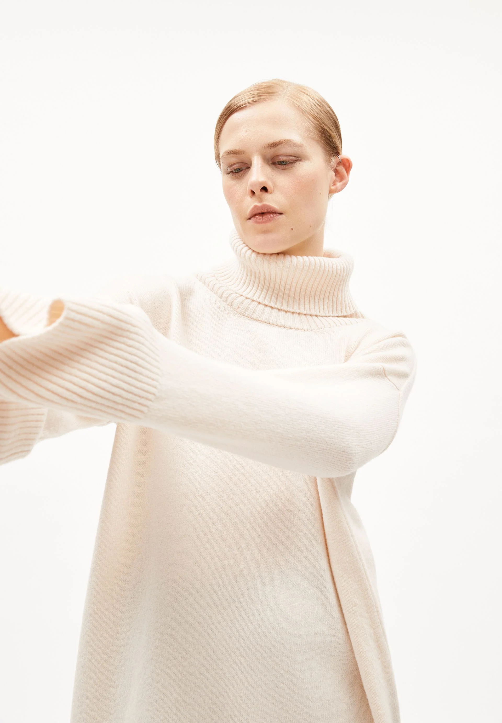 ARDIAA ROLLNECK | oatmilk - Image 3