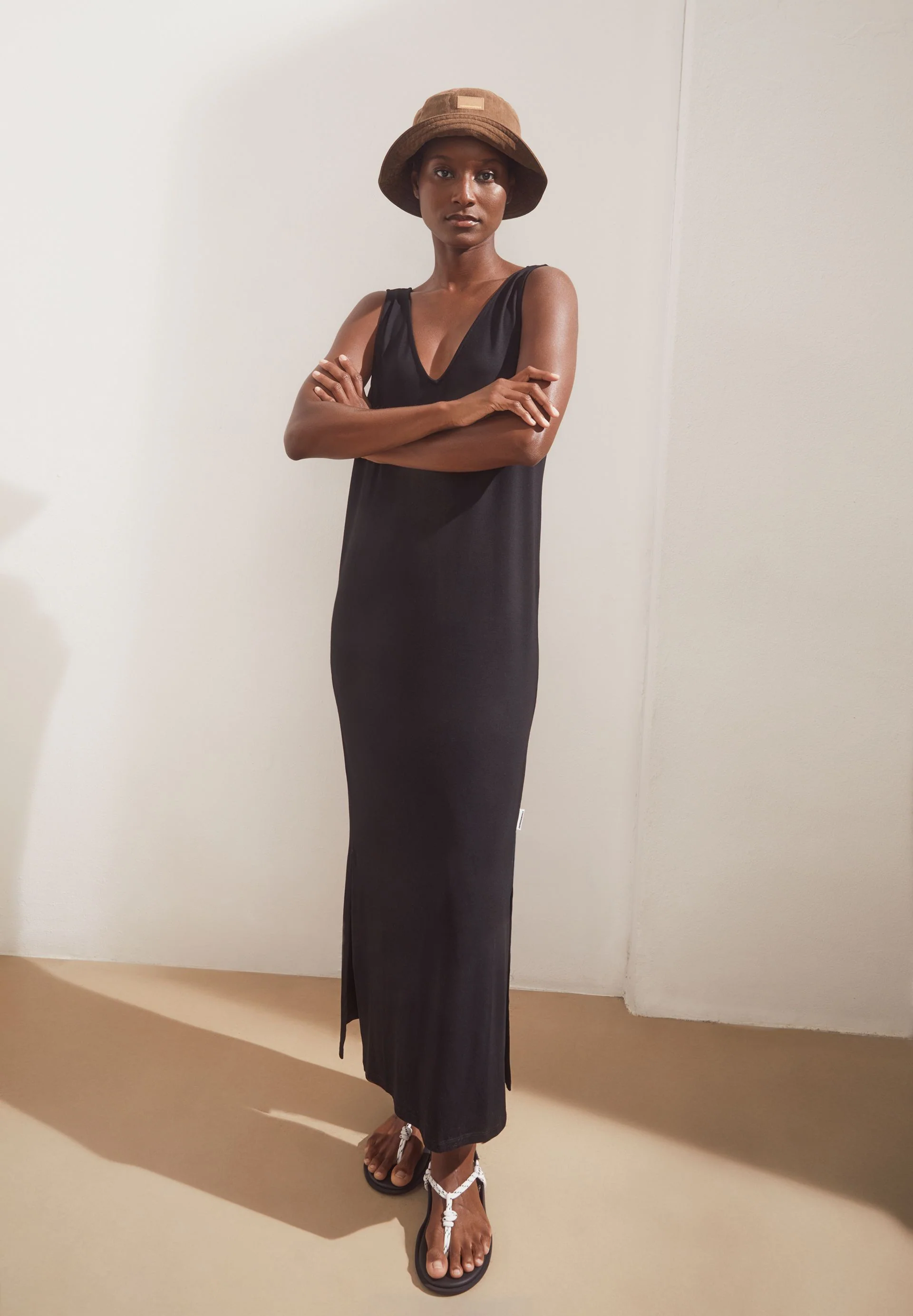 ÄRMELLOSES JERSEY-MIDI-KLEID | black - Image 4