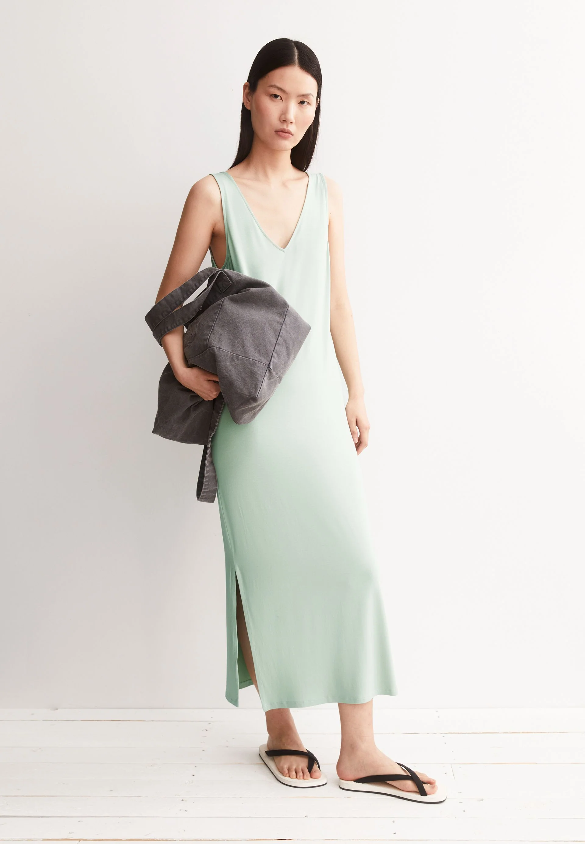 ÄRMELLOSES JERSEY-MIDI-KLEID | foam - Image 4