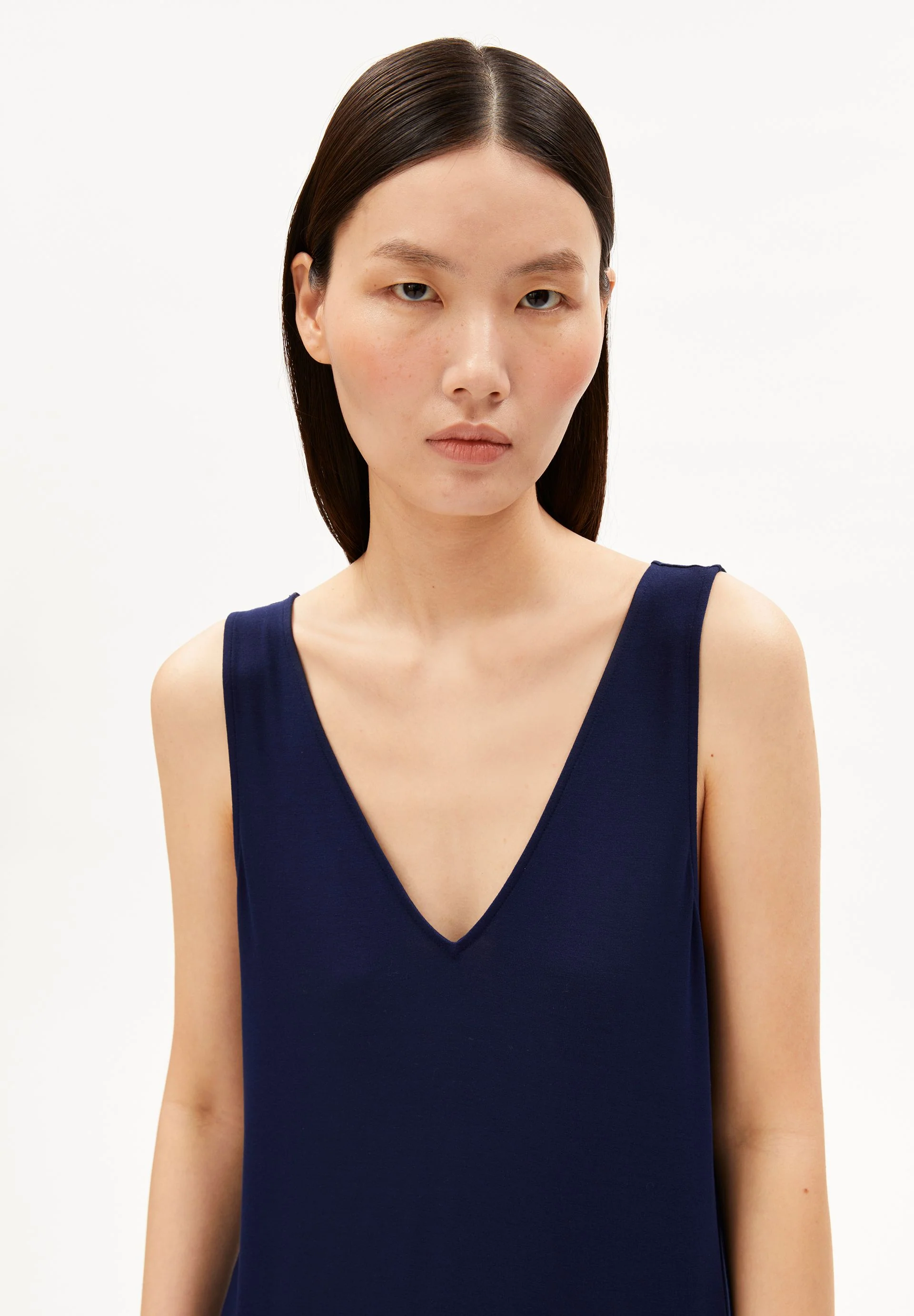 ÄRMELLOSES JERSEY-MIDI-KLEID | tinted navy - Image 3