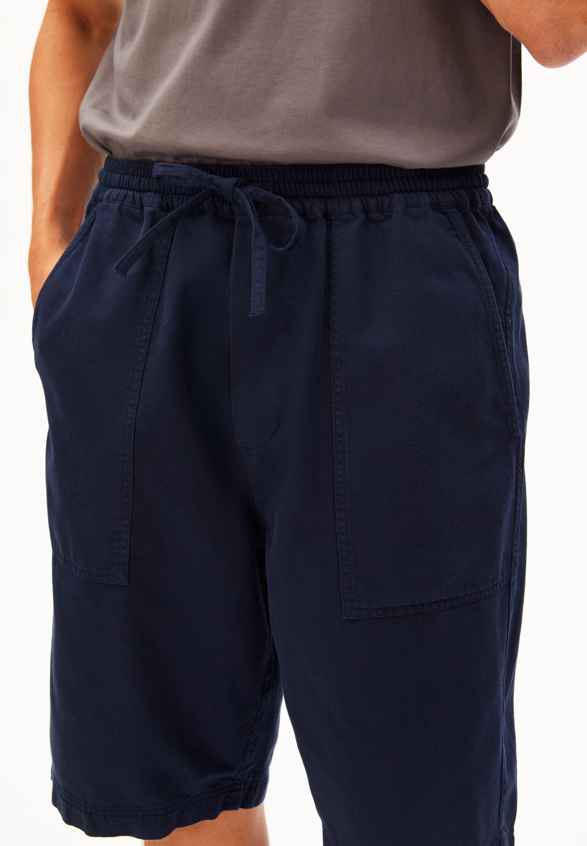 BAUMWOLL-LEINEN SHORTS | tinted navy - Image 3