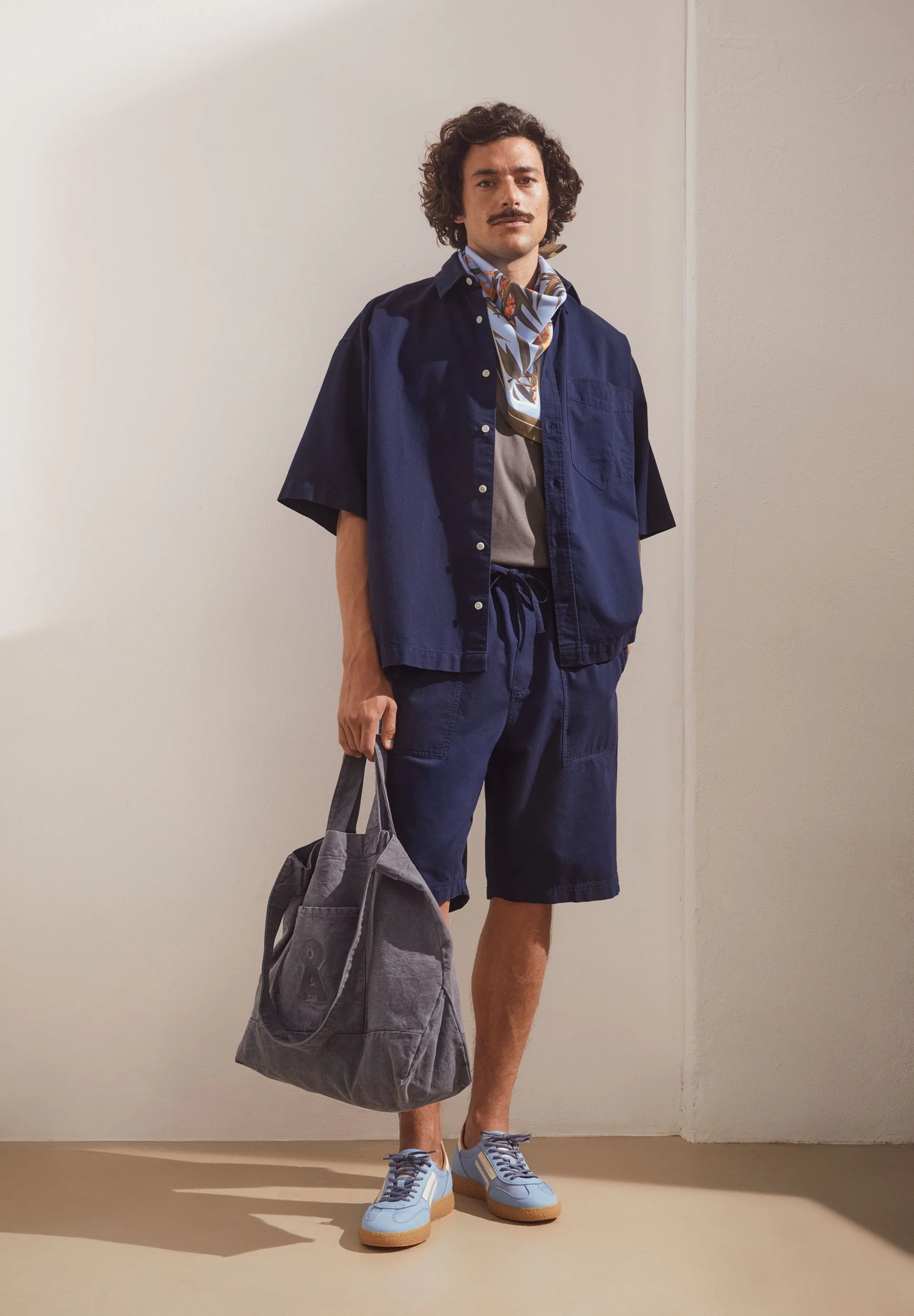 BAUMWOLL-LEINEN SHORTS | tinted navy - Image 4