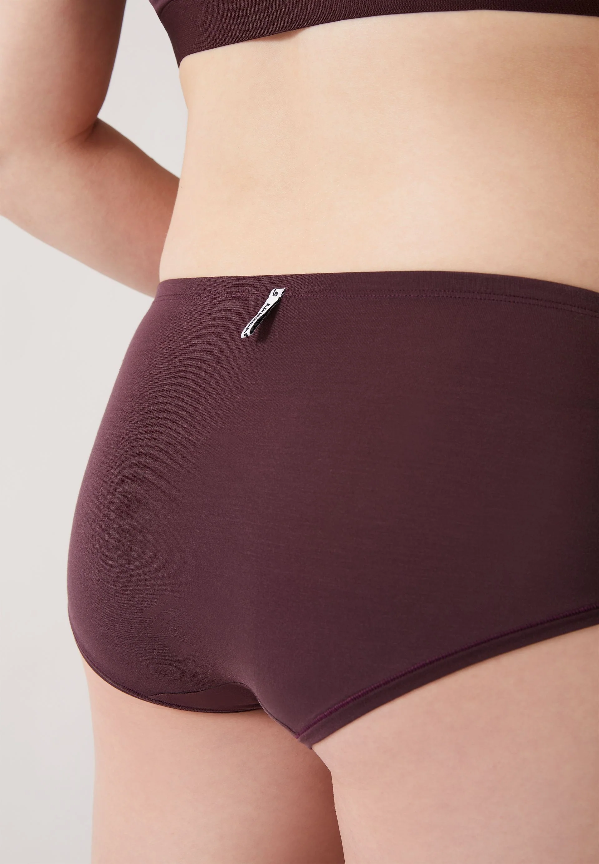 BIRTAA HIGH WAIST SLIP | fudge - Image 3