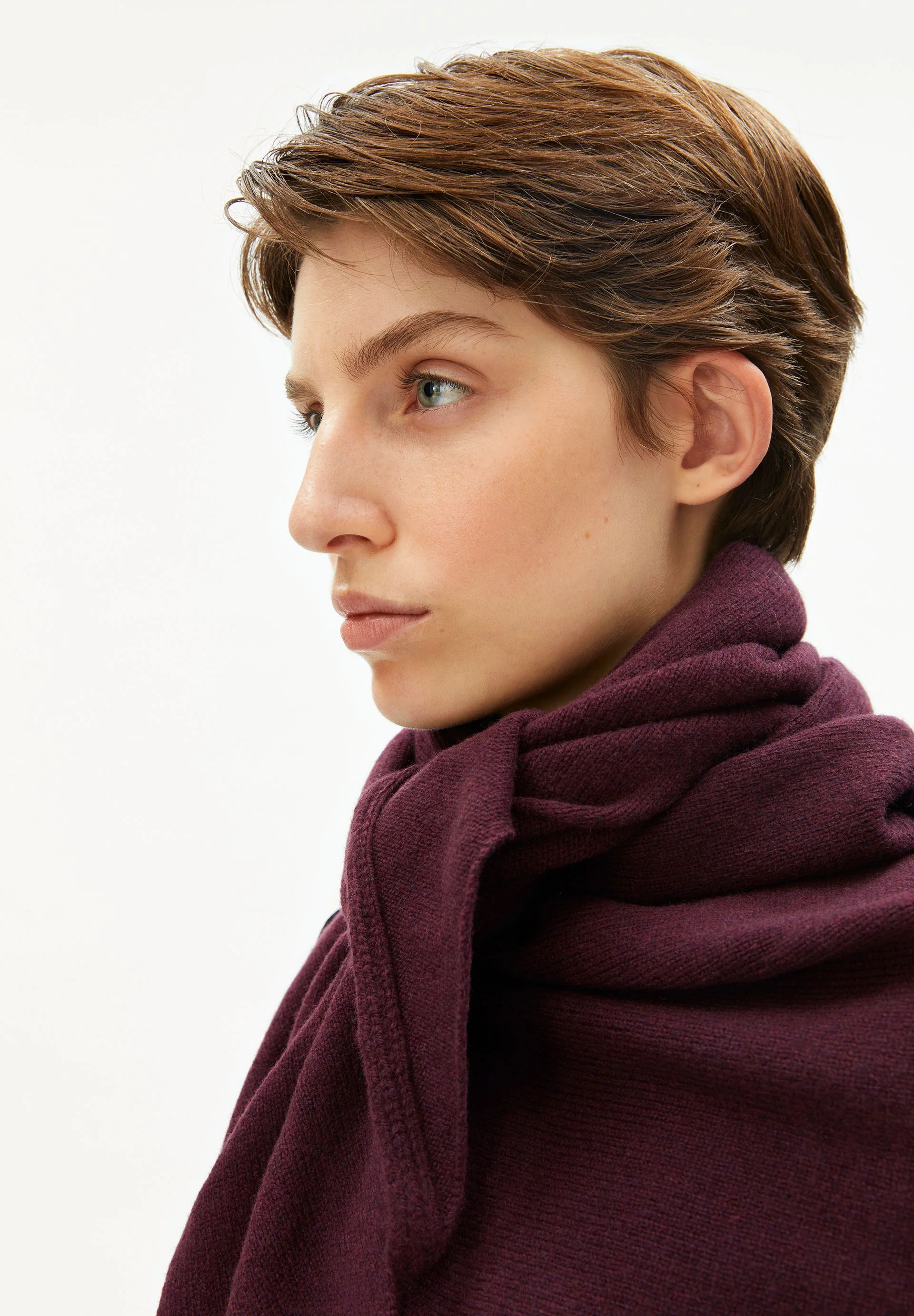 BRYANAA TRIANGLE SCARF | dark cranberry - Image 3