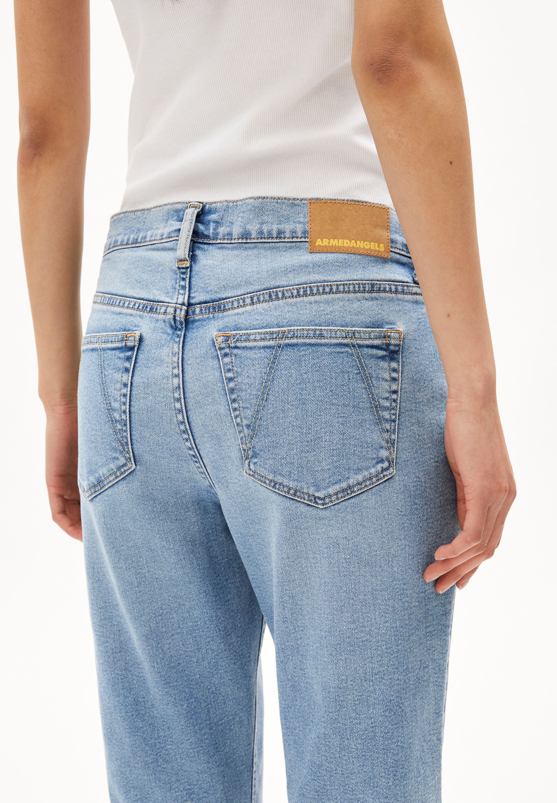 CAYAA TARPA LOW BOYFRIEND JEANS | clear - Image 3