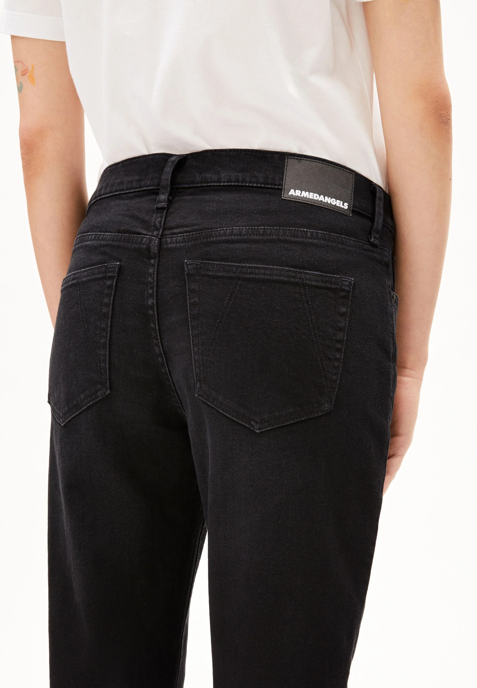 CAYAA TARPA LOW BOYFRIEND JEANS | ebony - Image 3