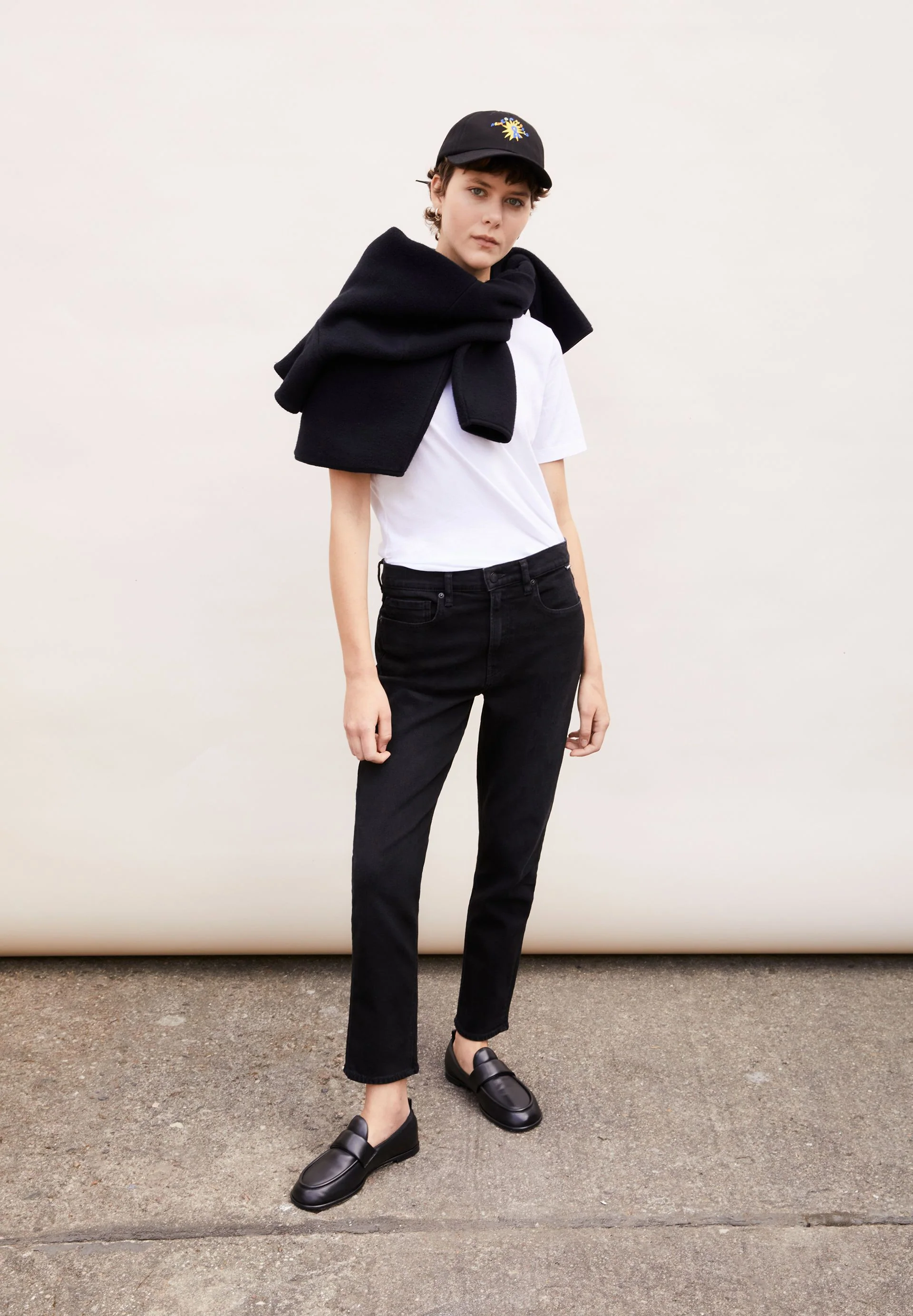 CAYAA TARPA LOW BOYFRIEND JEANS | ebony - Image 4