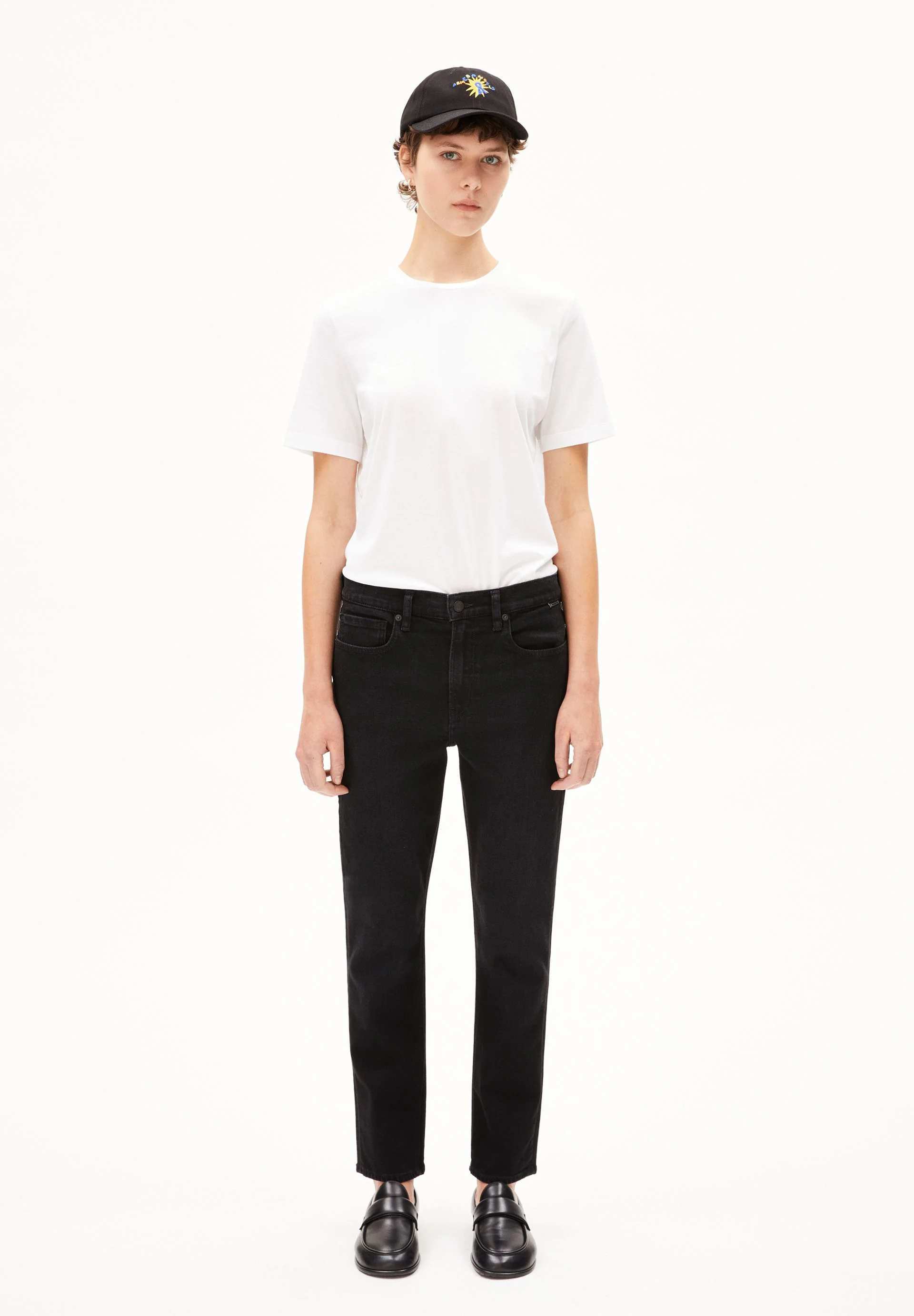 CAYAA TARPA LOW BOYFRIEND JEANS | ebony - Image 5