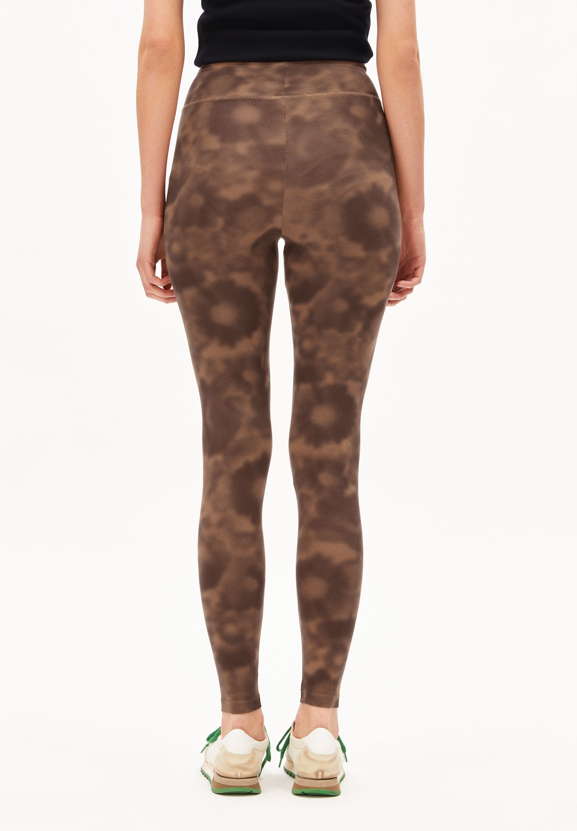 FARIBAA AUTUMN GARDEN | pale umber - Image 2