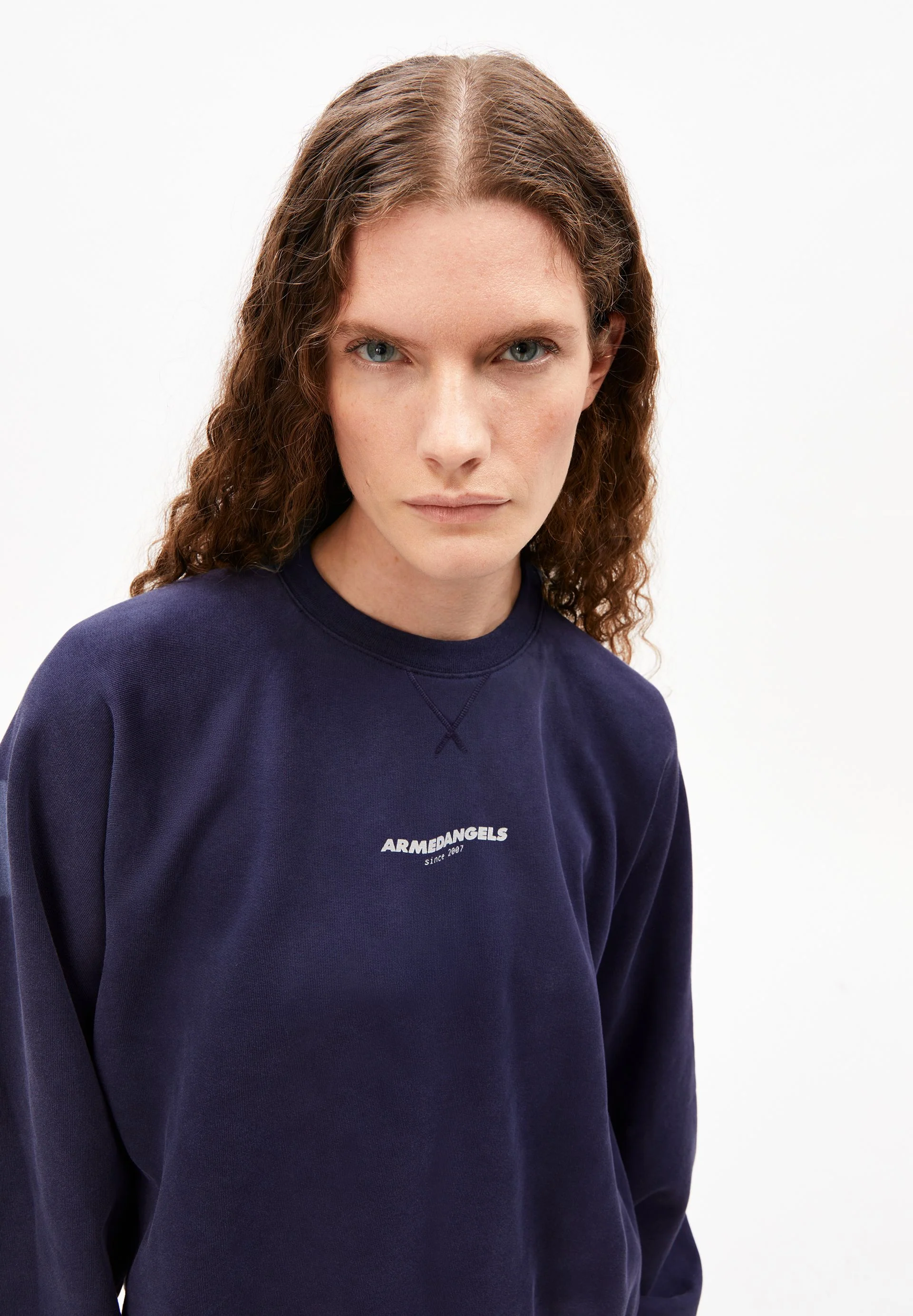 GMT DYE CREWNECK SWEATSHIRT | tinted navy - Image 3