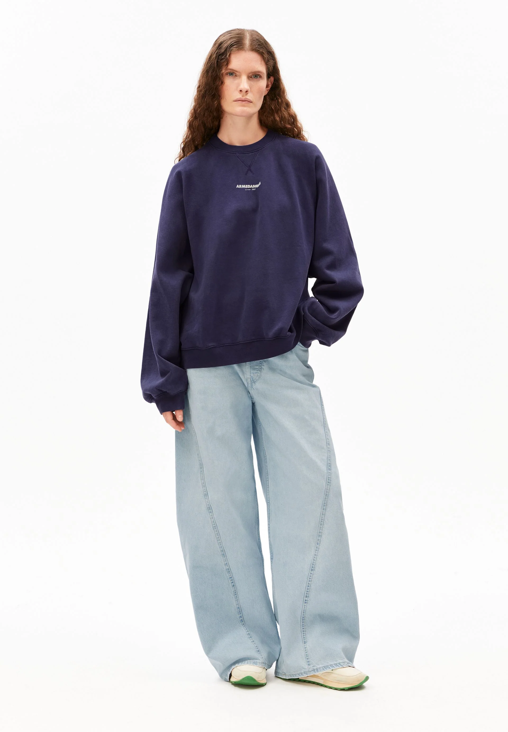 GMT DYE CREWNECK SWEATSHIRT | tinted navy - Image 5