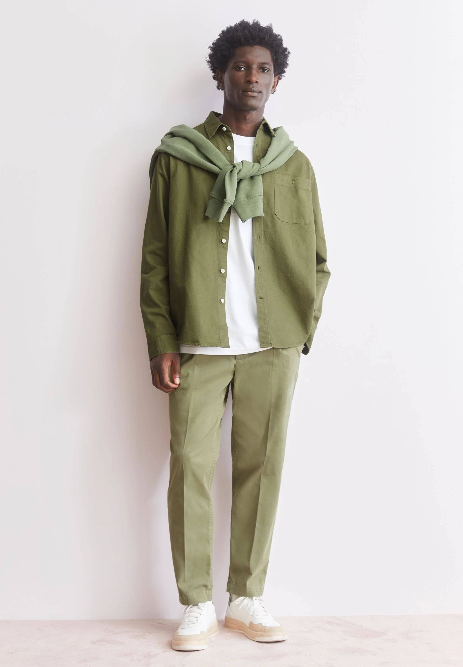 GMT DYE LEINENLANGARMHEMD | fatigue green - Image 4