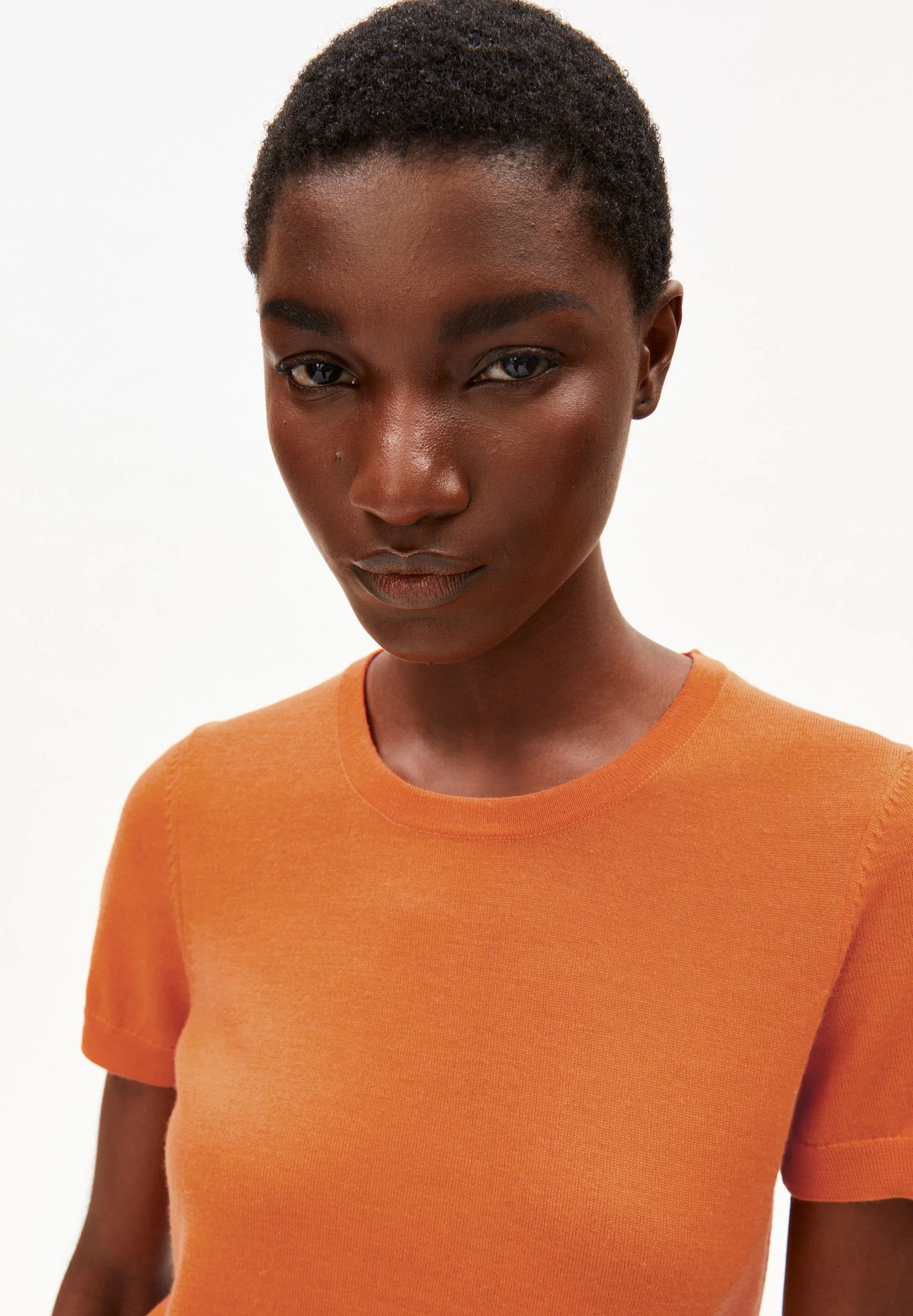 GUILIAA MERINO STRICK T-SHIRT | amberglow - Image 3