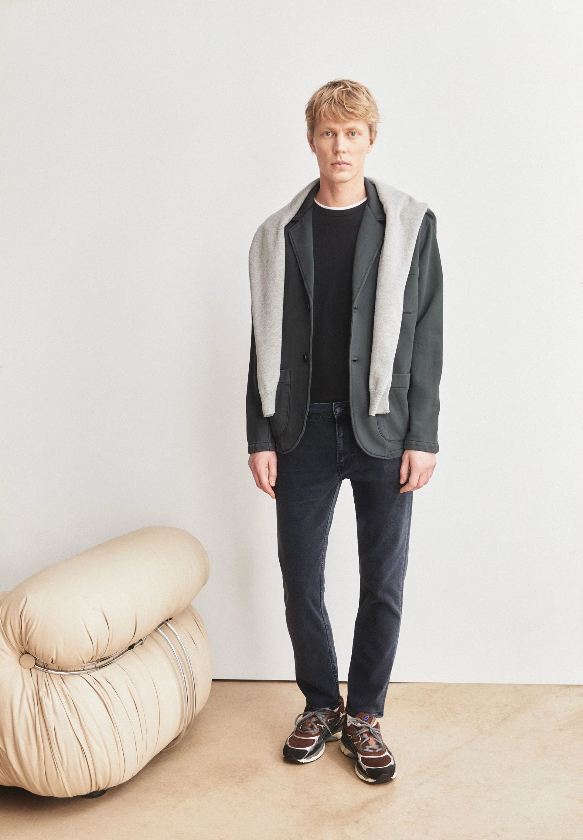 IAAN SLIM JEANS | smoked - Image 4