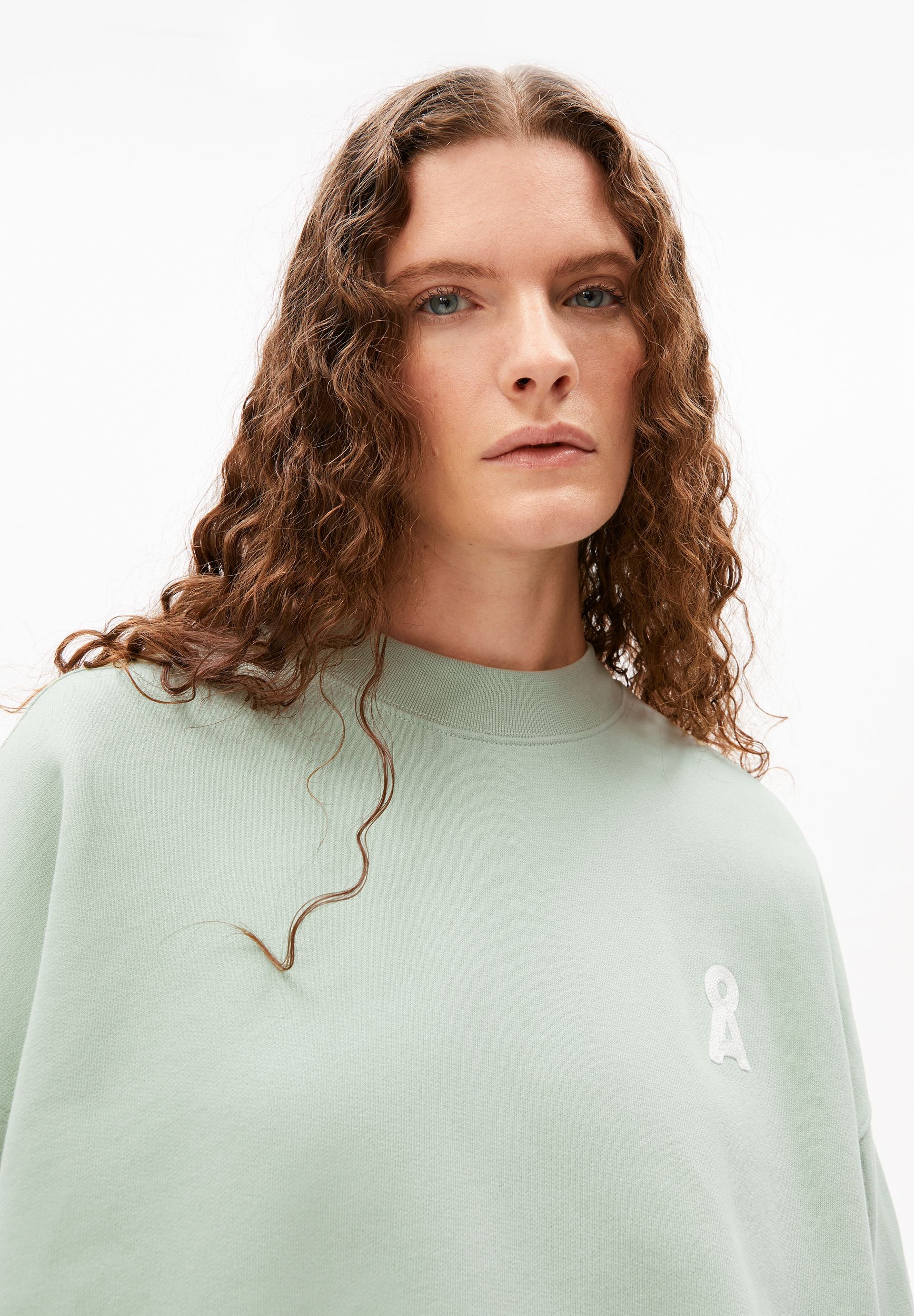 ICONIC Å ALIZAA SWEATSHIRT | foam - Image 3