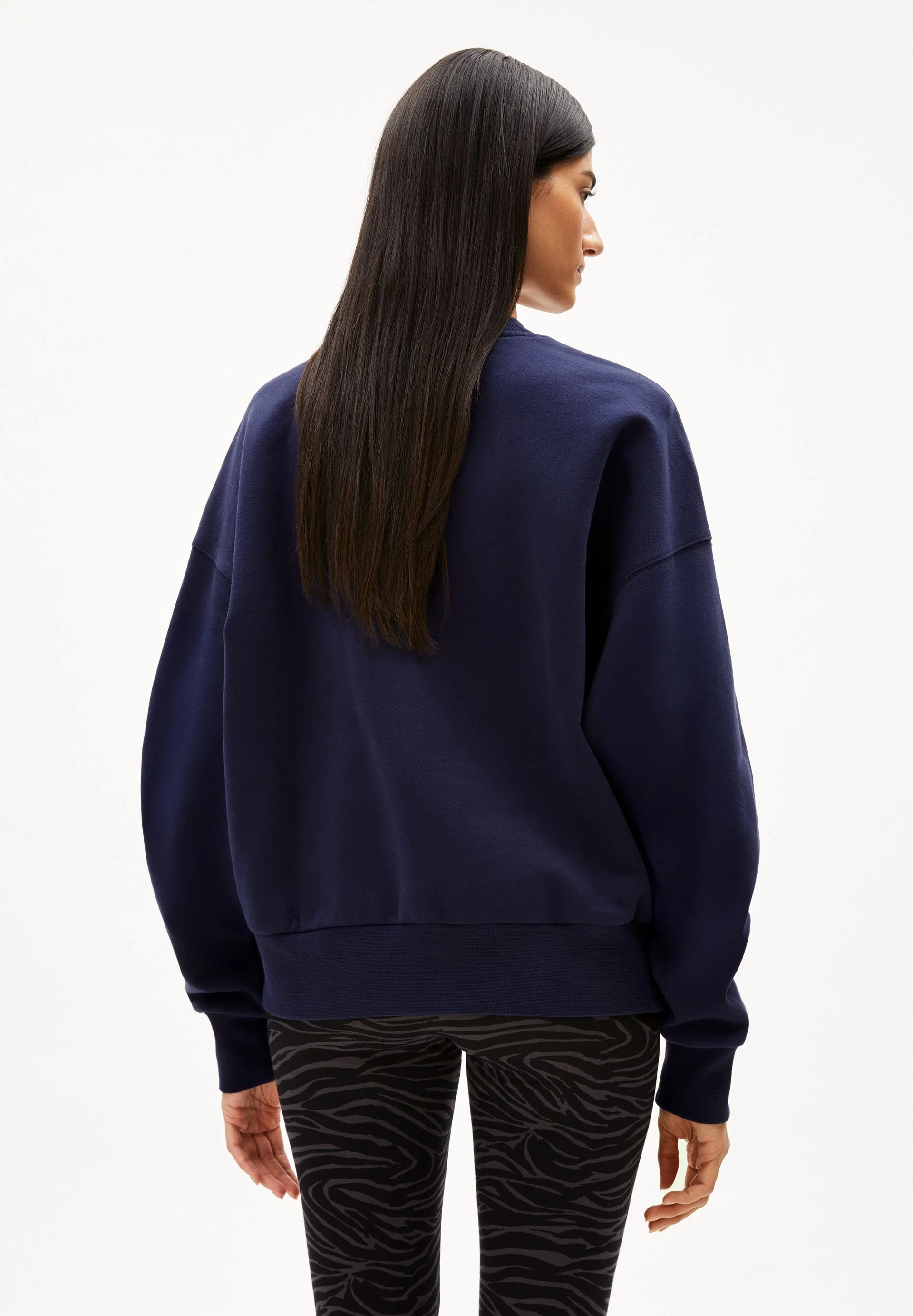 ICONIC Å ALIZAA SWEATSHIRT | tinted navy - Image 2