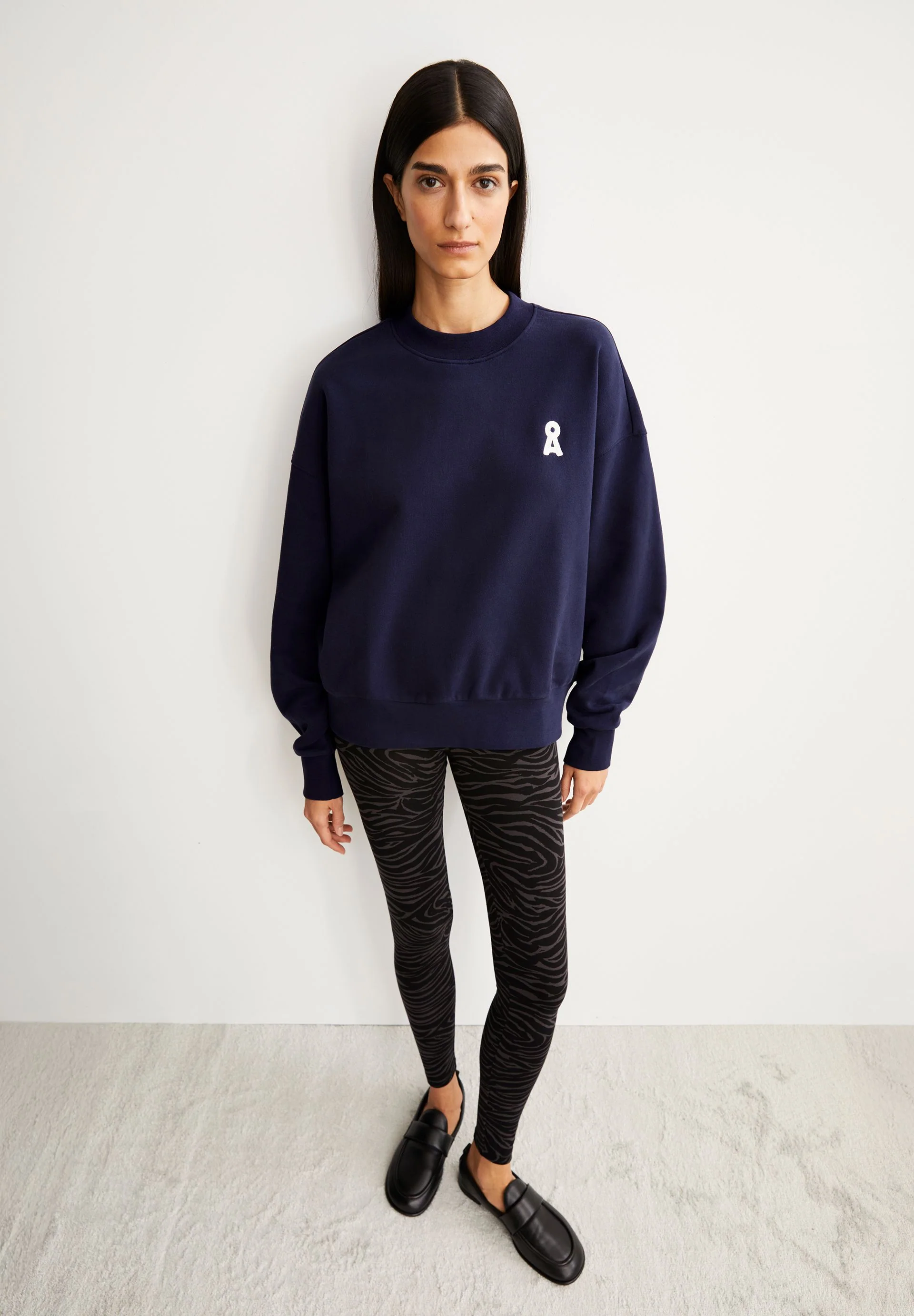 ICONIC Å ALIZAA SWEATSHIRT | tinted navy - Image 4