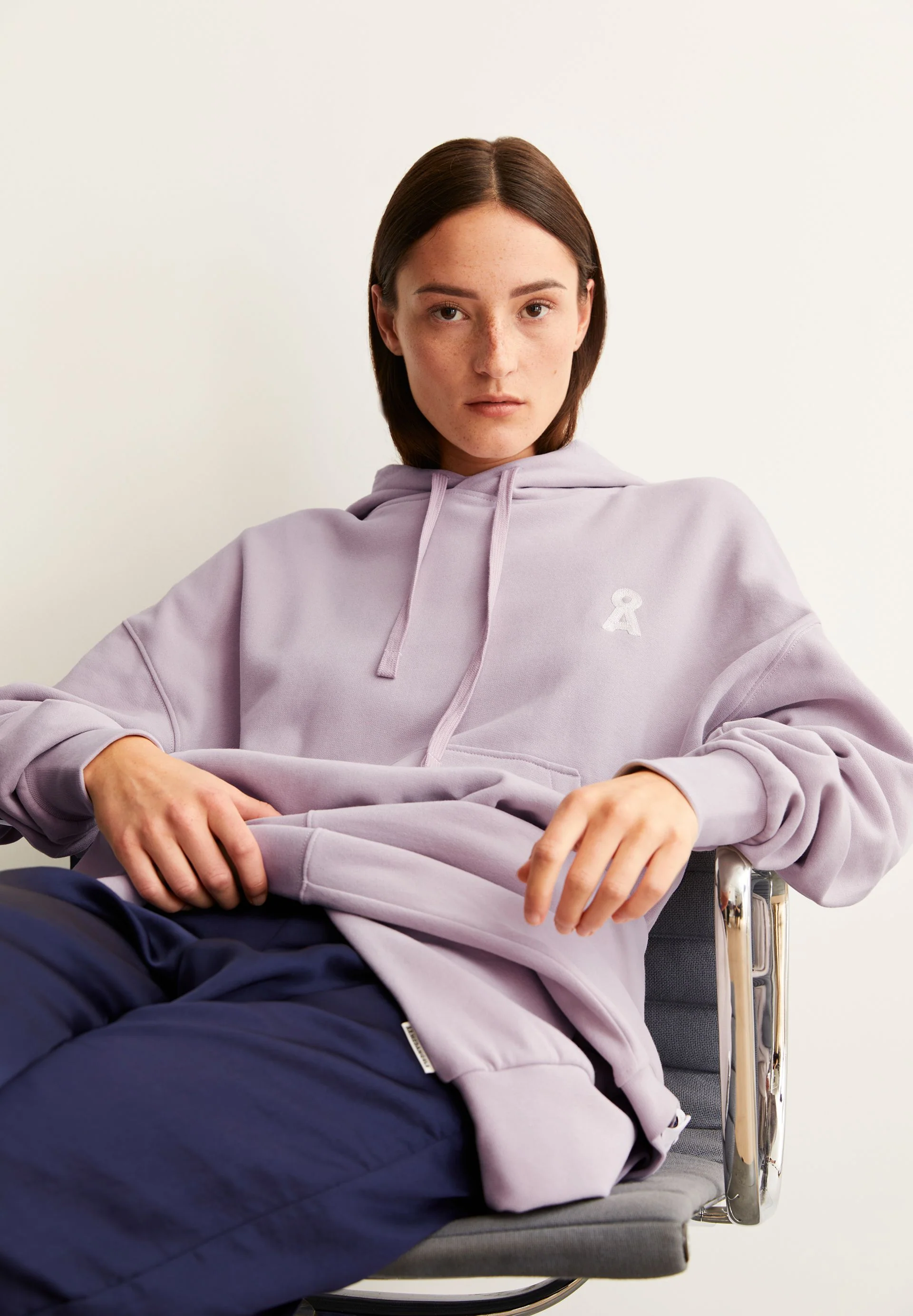 ICONIC Å FRANCISARAA SWEATHOODIE | ice grape - Image 4