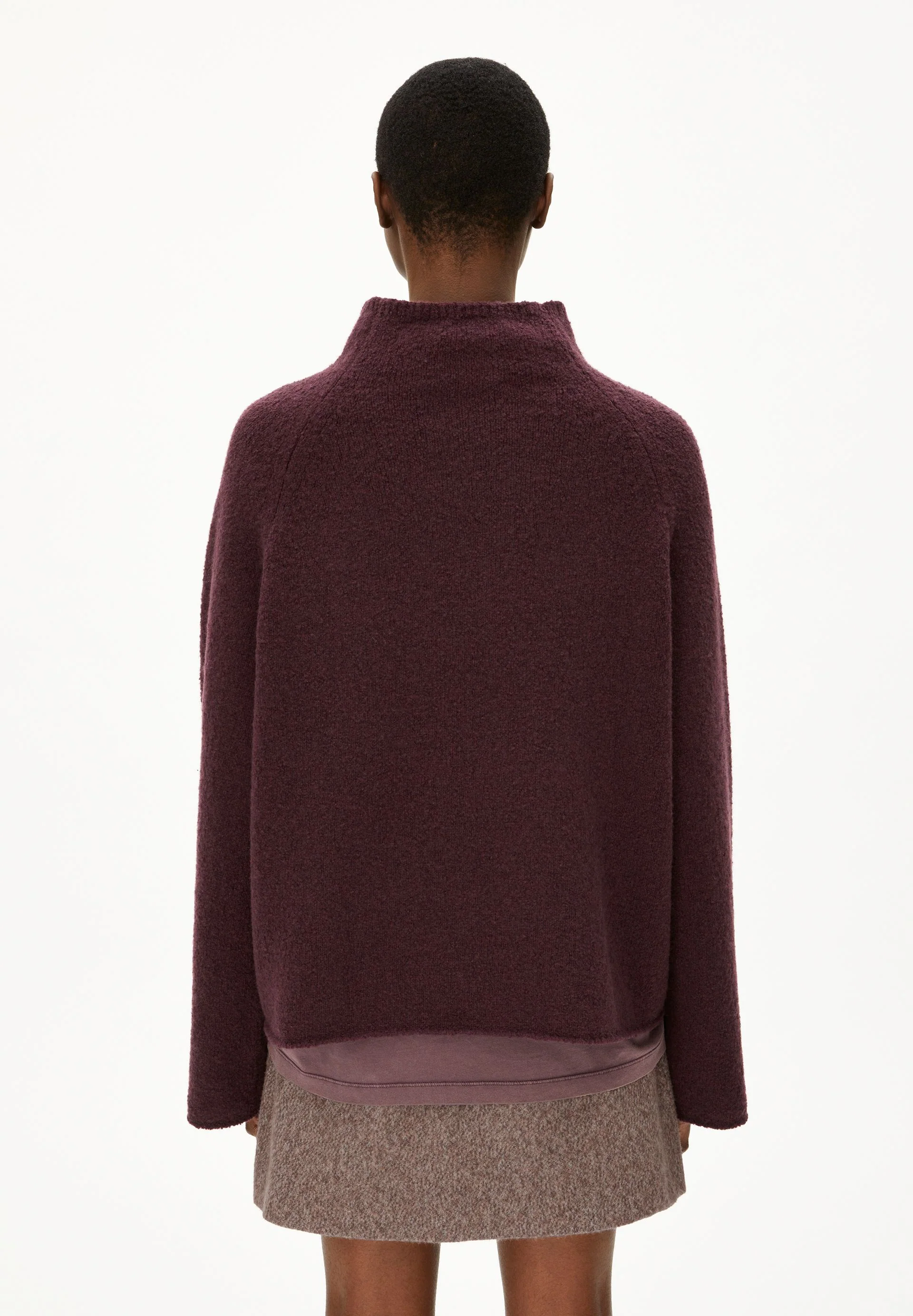 ICONIC Å BOUCLÉ  KNIT SWEATER | dark cranberry-oatmilk - Image 2