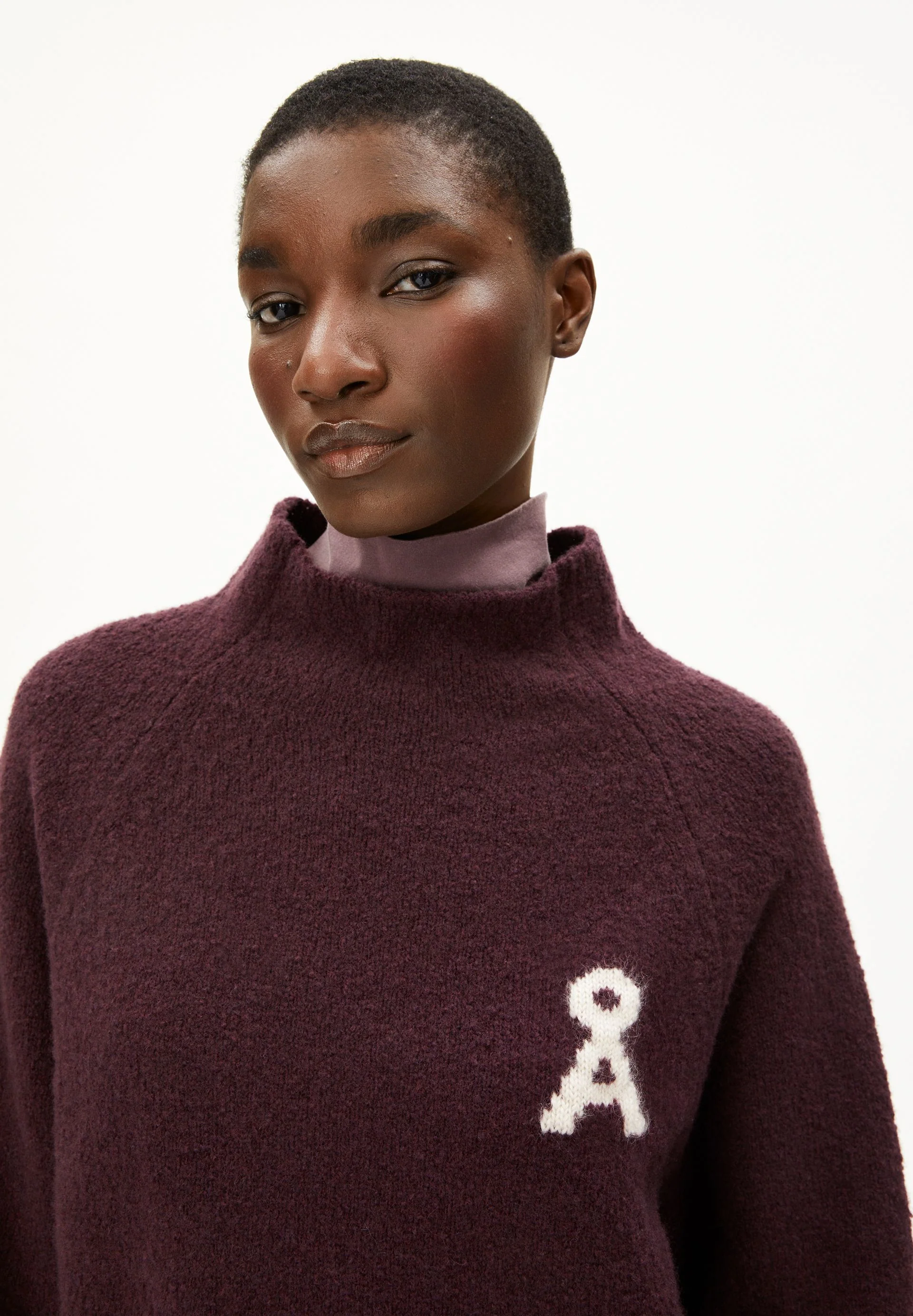 ICONIC Å BOUCLÉ  KNIT SWEATER | dark cranberry-oatmilk - Image 3