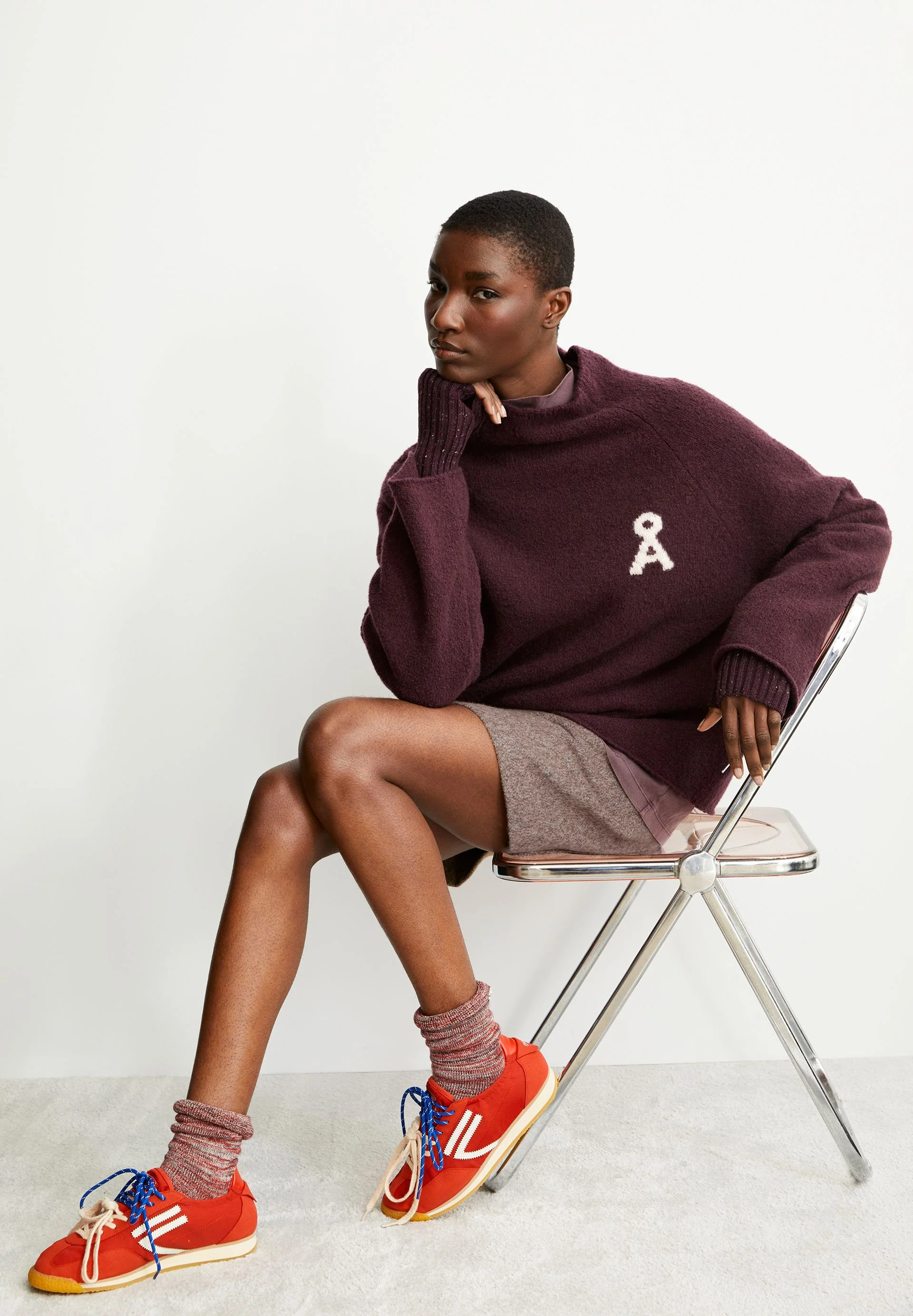 ICONIC Å BOUCLÉ  KNIT SWEATER | dark cranberry-oatmilk - Image 4
