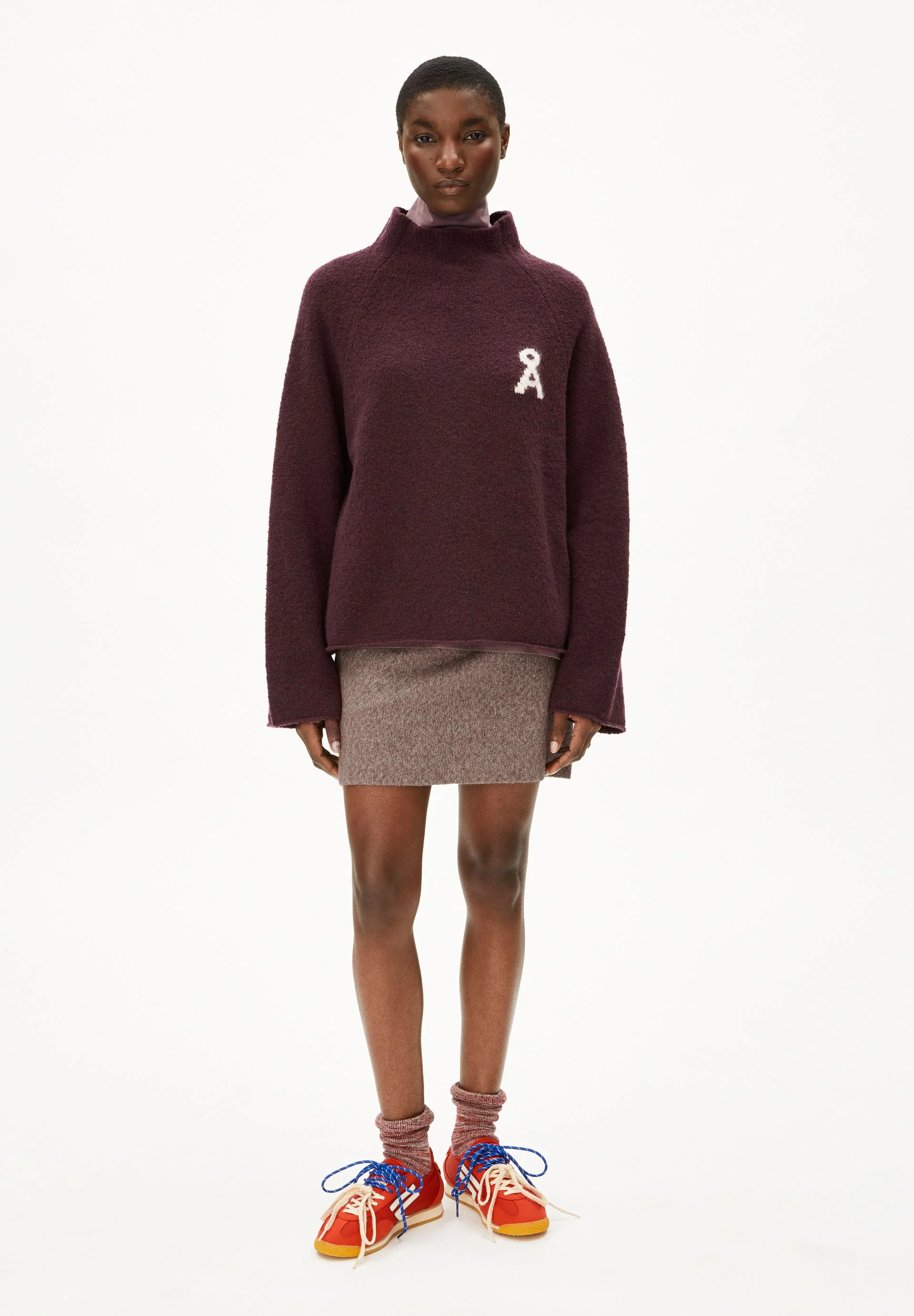 ICONIC Å BOUCLÉ  KNIT SWEATER | dark cranberry-oatmilk - Image 5