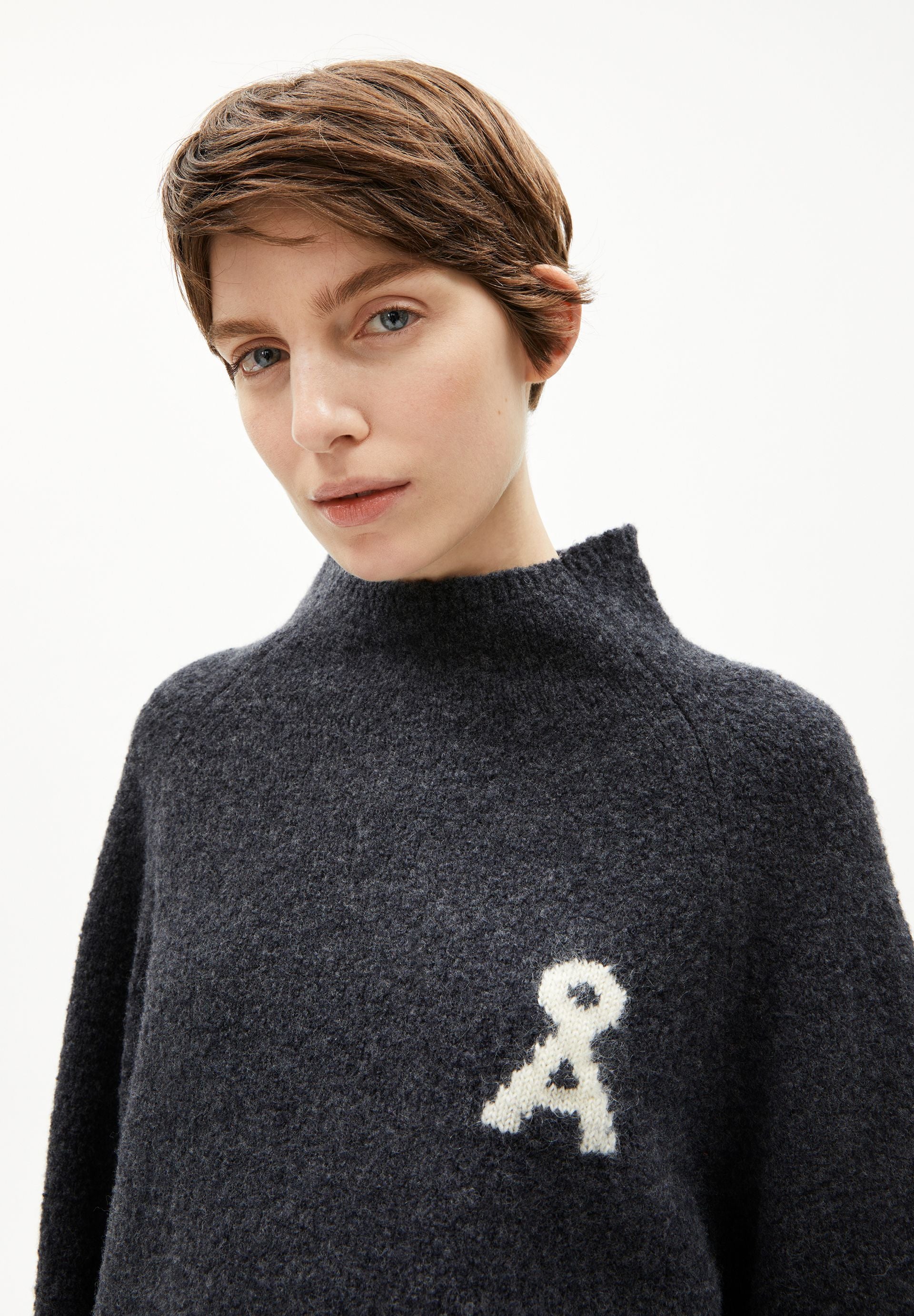 ICONIC Å BOUCLÉ  KNIT SWEATER | steel melange-oatmilk - Image 3