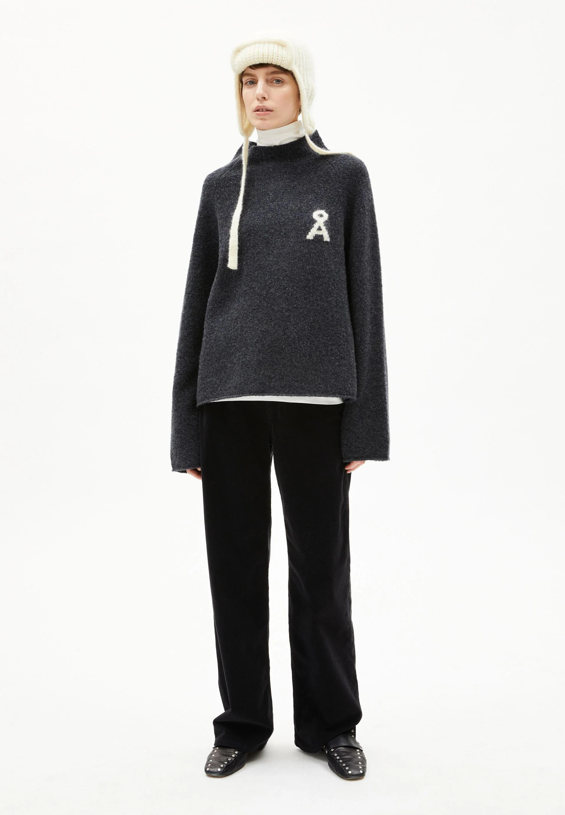 ICONIC Å BOUCLÉ  KNIT SWEATER | steel melange-oatmilk - Image 5