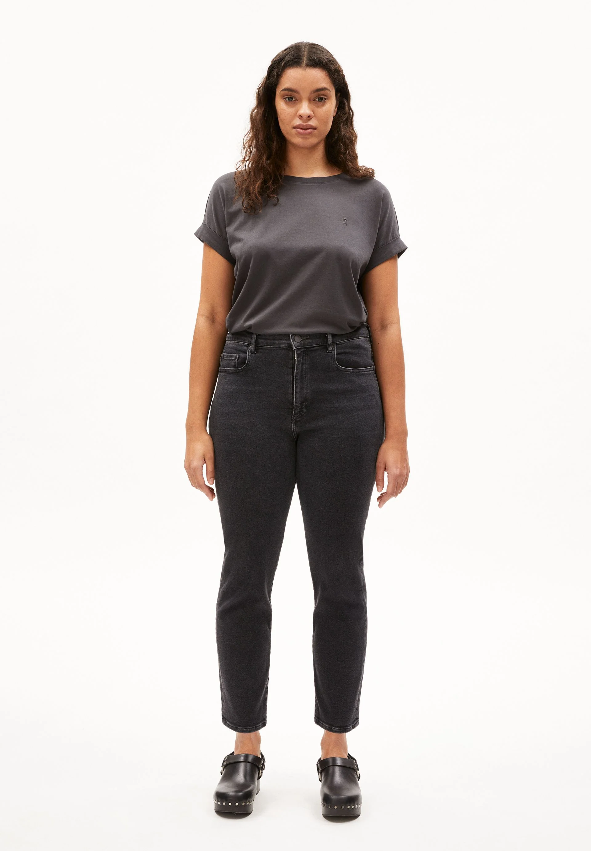 IDAARA T-SHIRT | graphite - Image 6