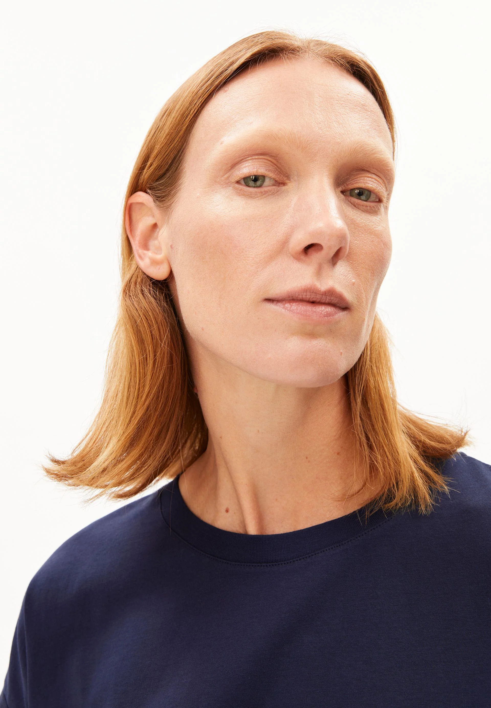 IDAARA T-SHIRT | tinted navy - Image 3