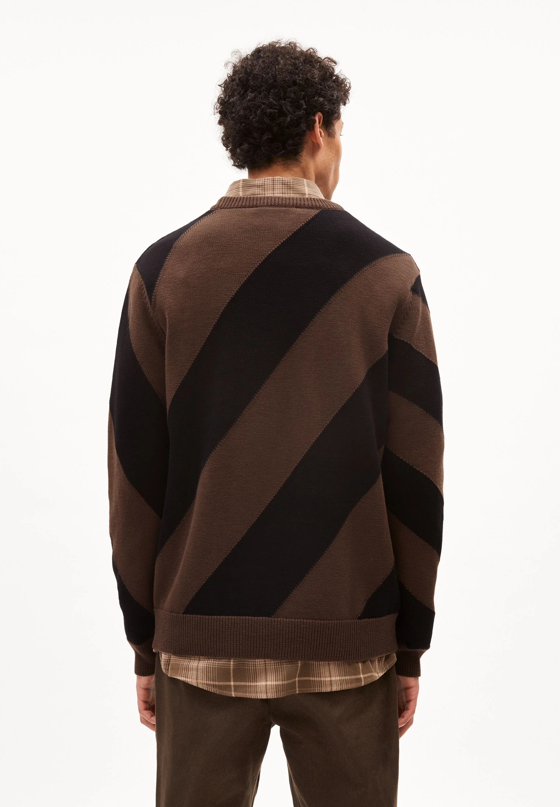 IOAAN | black-earth - Image 2