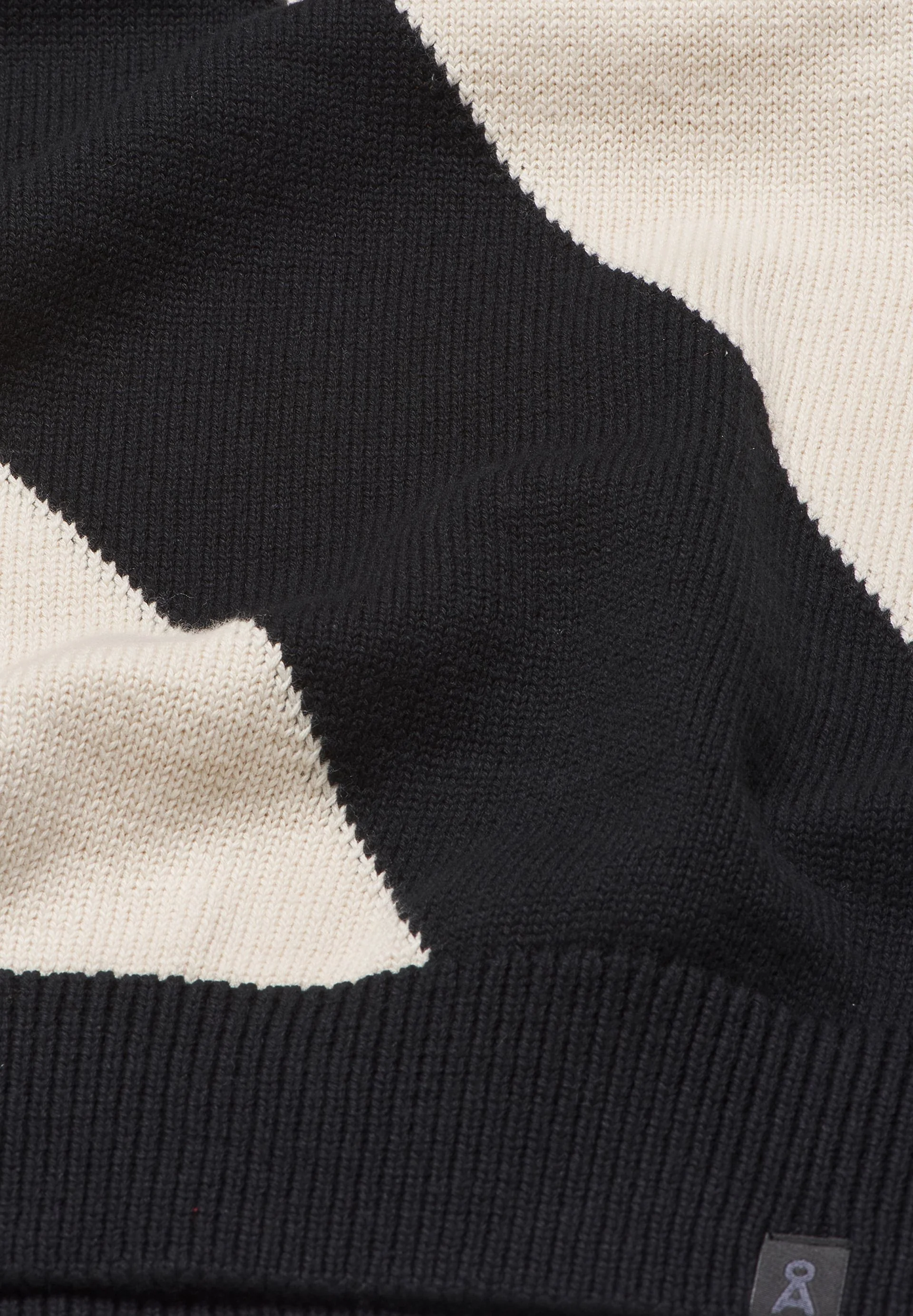 IOAAN | oatmilk-black - Image 7