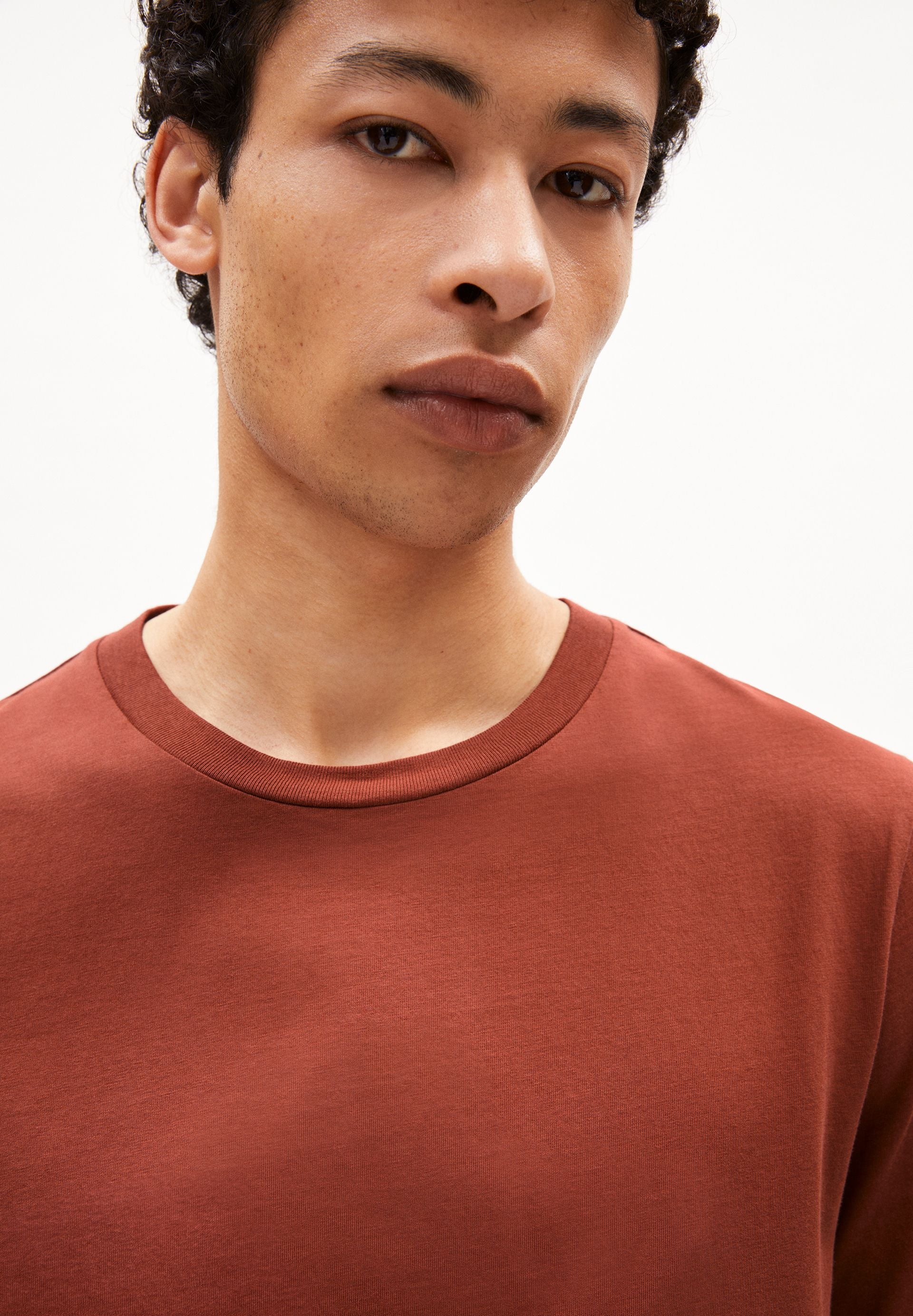 JAAMES T-SHIRT | dark amber - Image 3