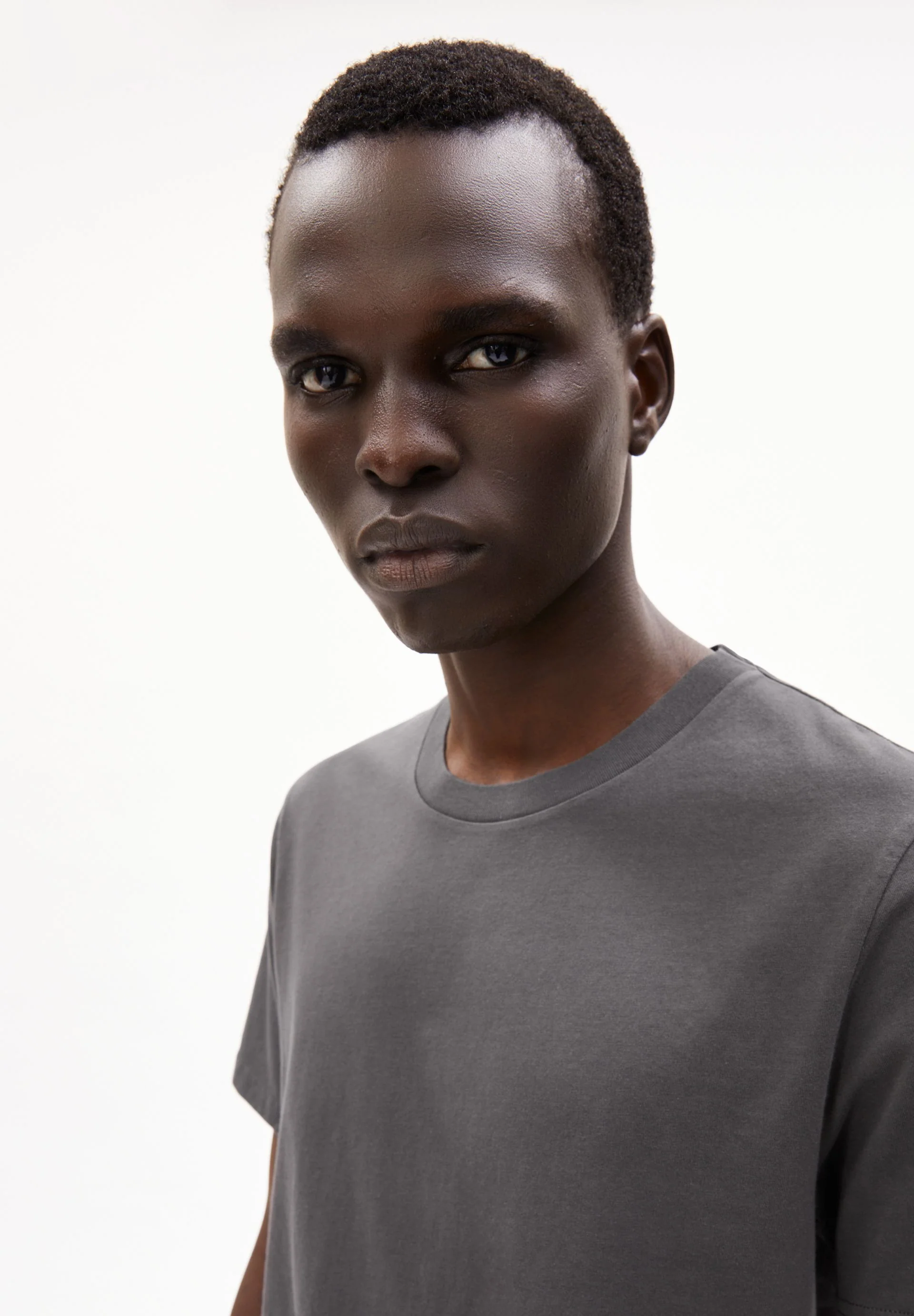JAAMES T-SHIRT | graphite - Image 3