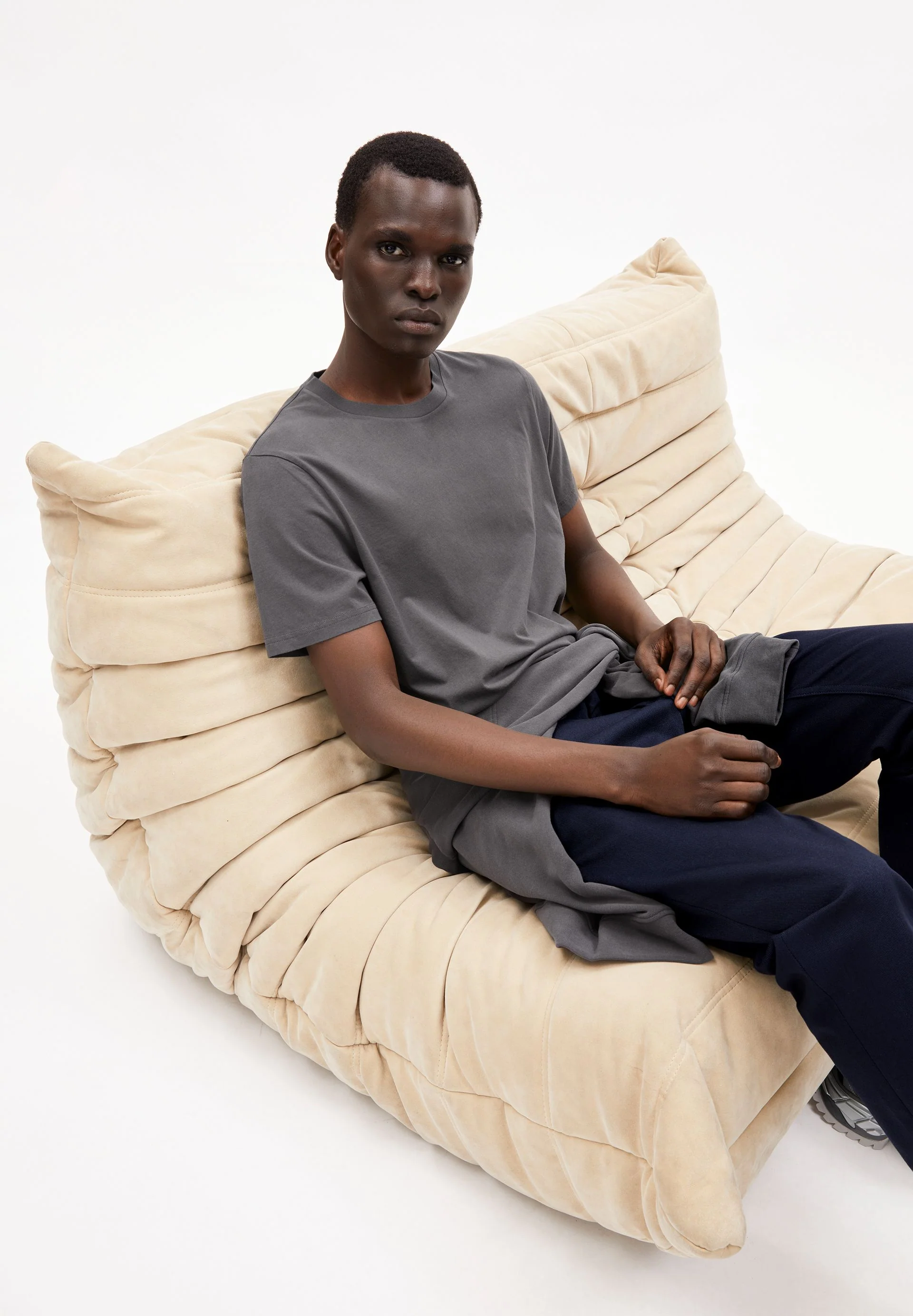 JAAMES T-SHIRT | graphite - Image 4
