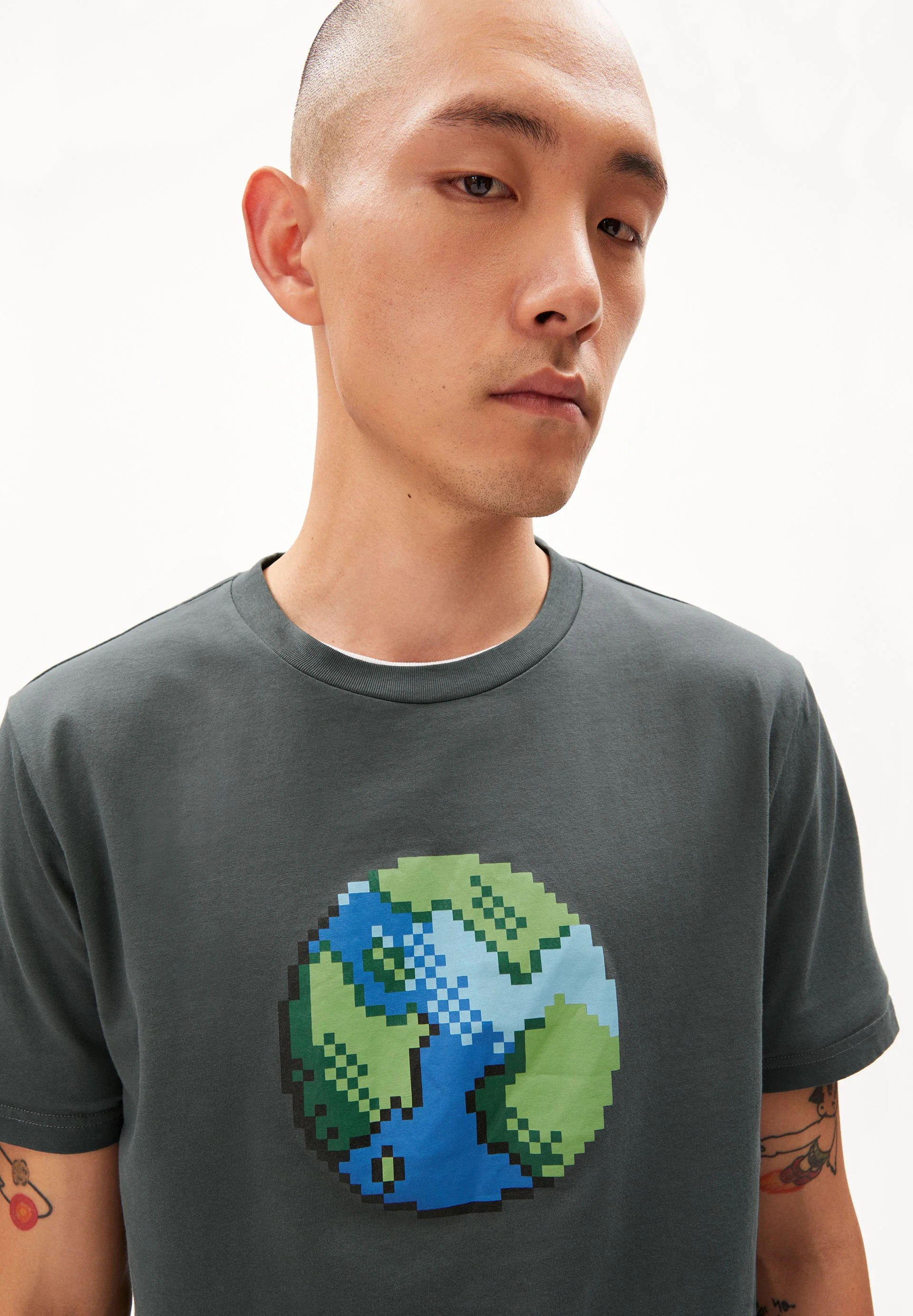 JAAMES PLAANET | space steel - Image 3