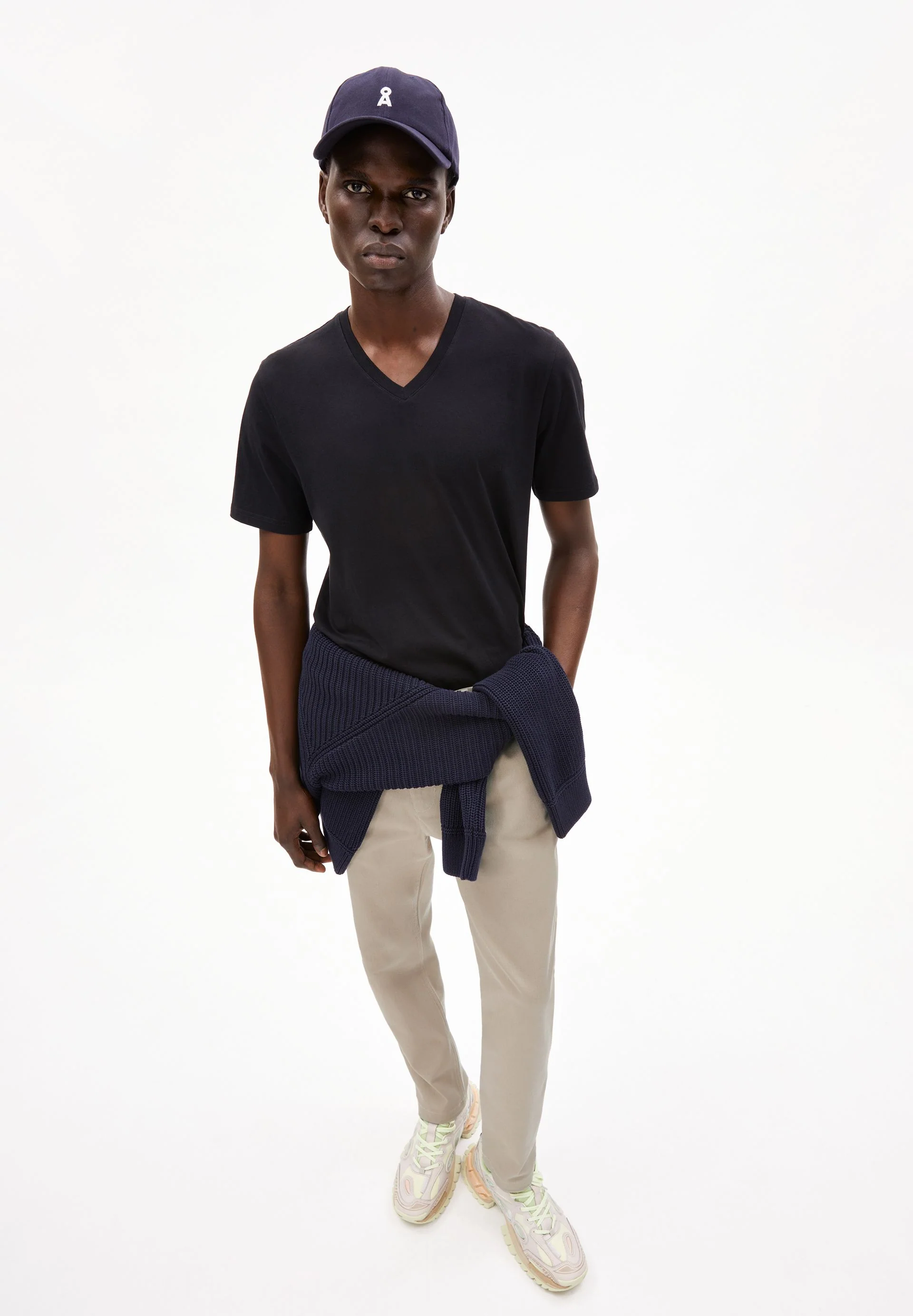 JAAMES V-NECK | black - Image 4